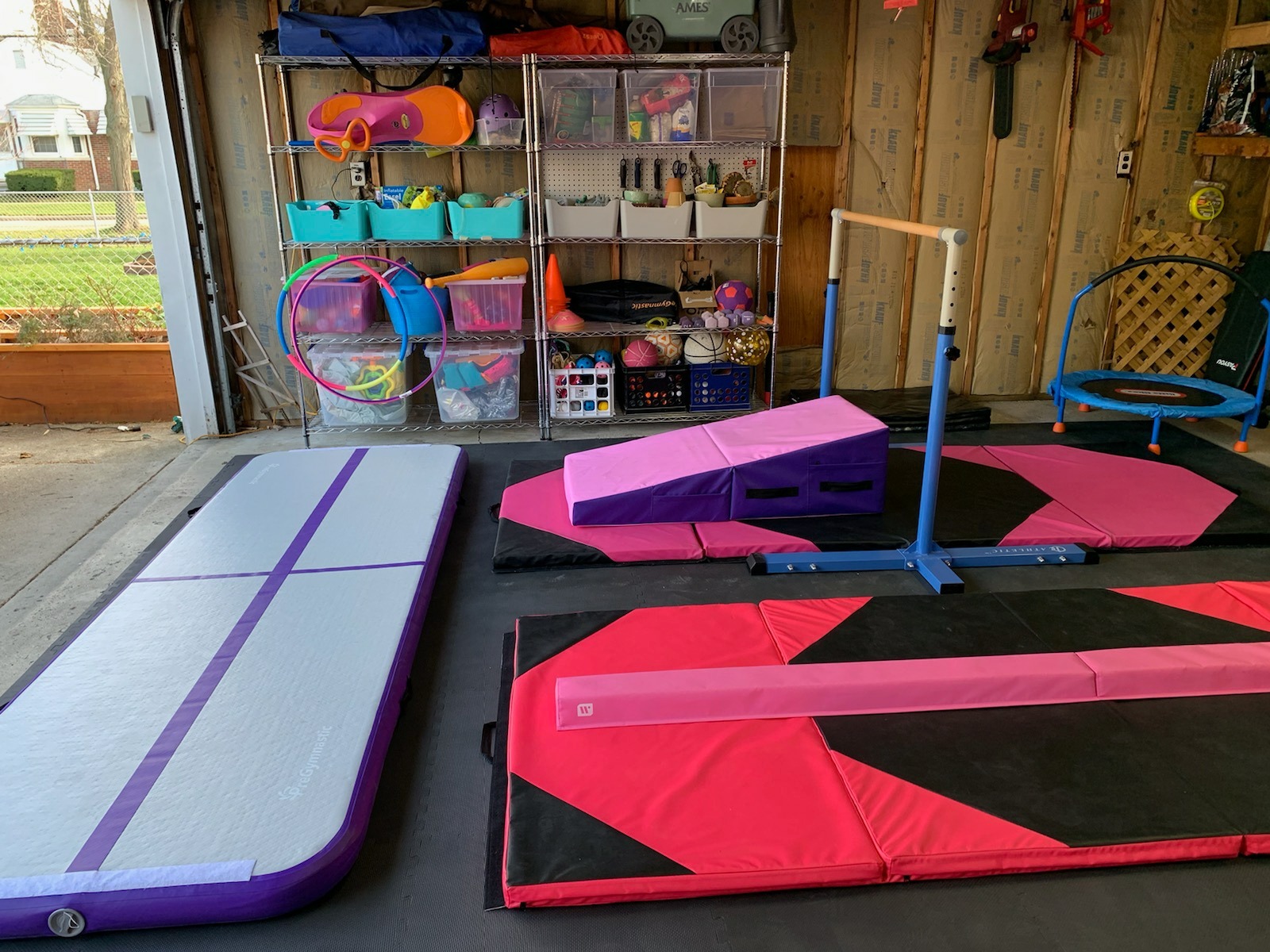 BestMassage Gymnastics Mat Incline Mat Tumbling Mat Folding Gymnastic Tumbling Mat Indoor/Outdoor Exercise Mat Home Gym Yoga Mat with Handle customer photo 1