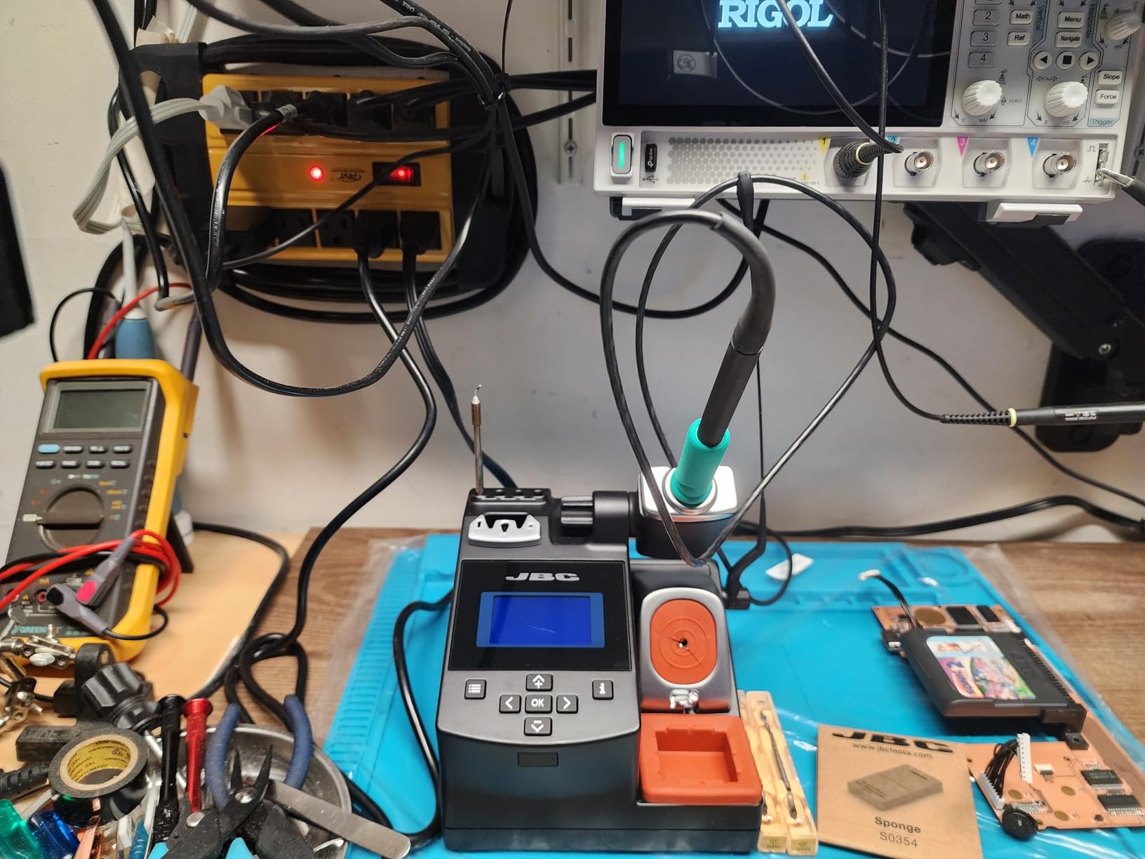 JBC Tools CD-1BQF Compact Soldering Station customer photo 1
