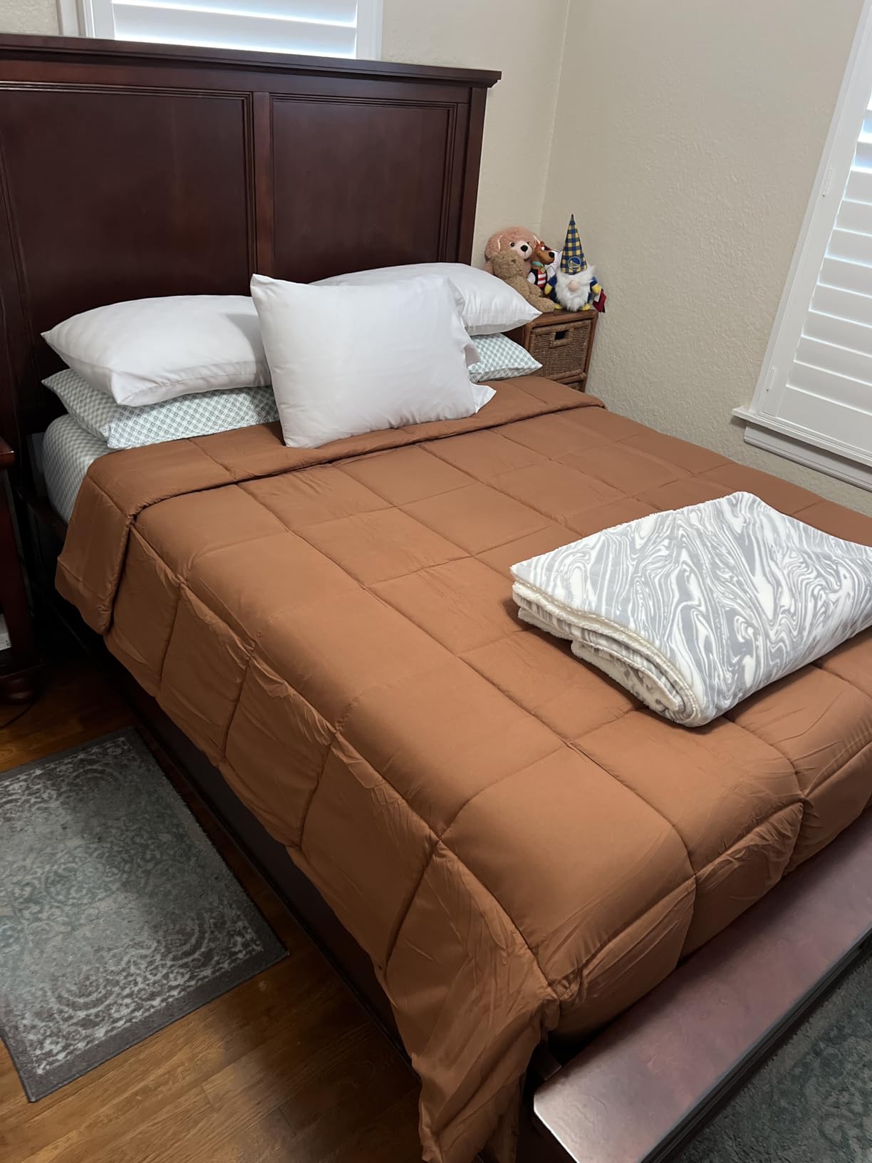 HYLEORY Queen Comforter, All Season Down Alternative Duvet Insert, Cooling Quilted Bed Comforter with Corner Tabs, Machine Washable, Dark Grey, 88x88 Inch customer photo 1