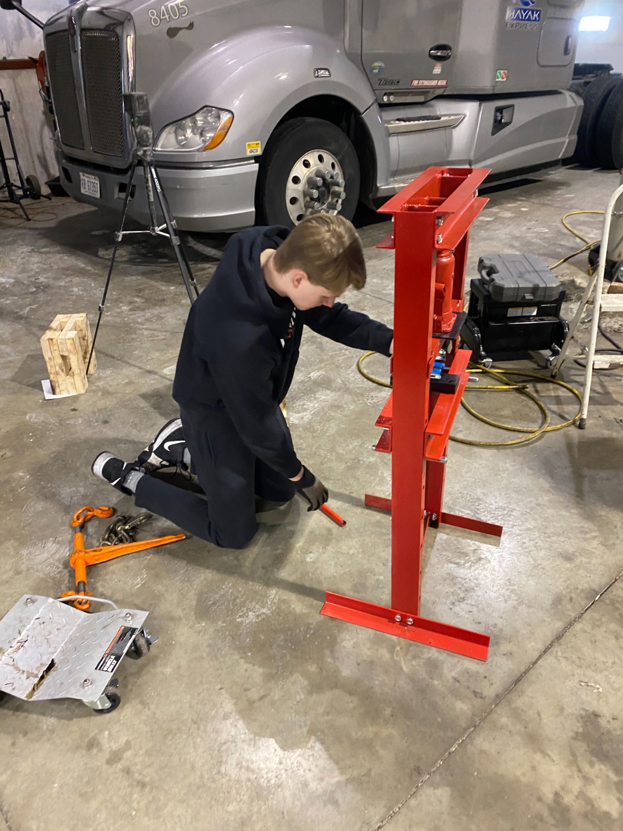 12 Ton Hydraulic Shop Floor Press, Steel H-Frame Shop Press with Steel Plates Adjustable Working Table, Floor Stand Jack for Gears and Bearings customer photo 1