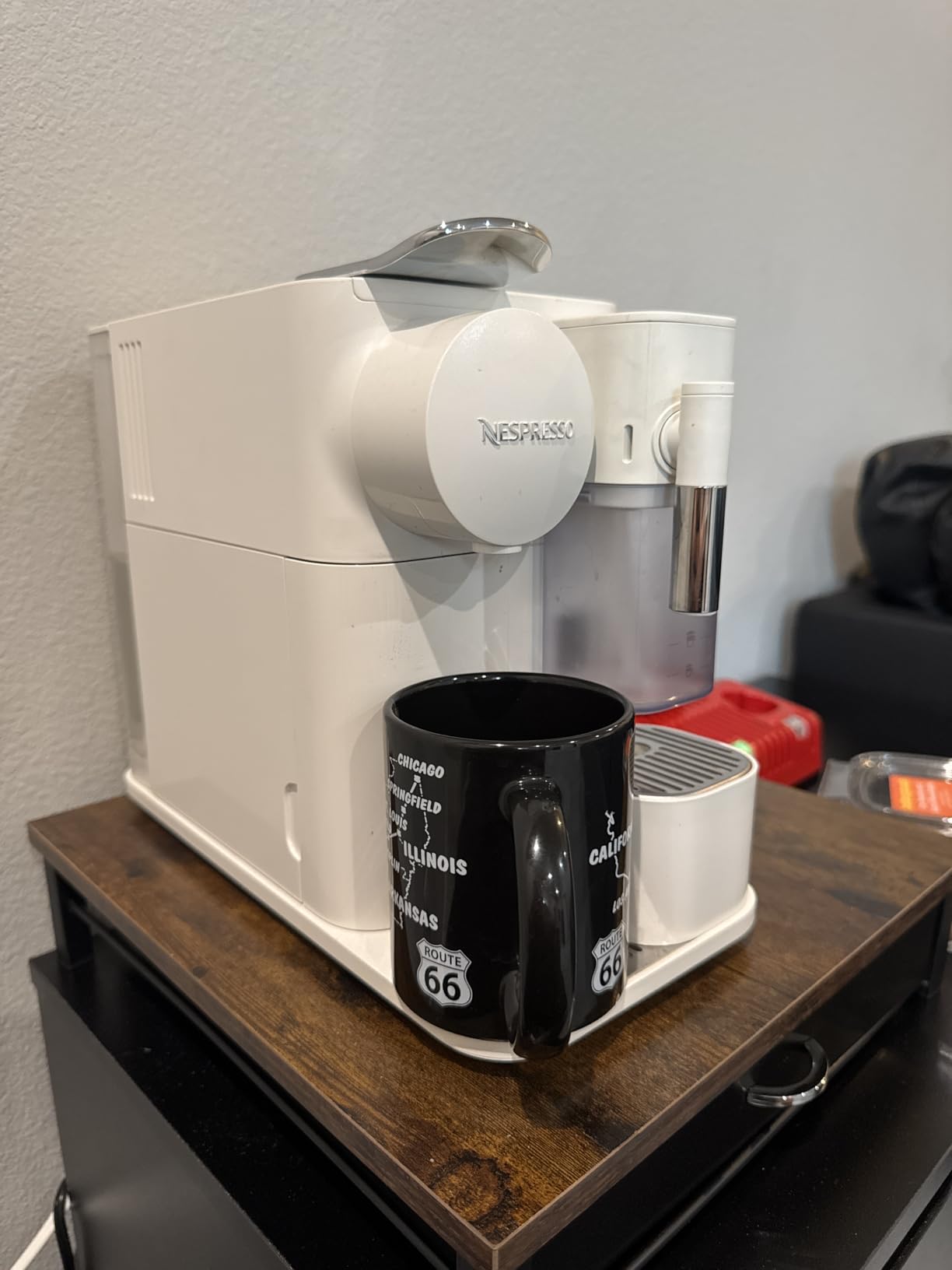 Nespresso Lattissima One Original Espresso Machine with Milk Frother by De'Longhi, Shadow Black customer photo 2