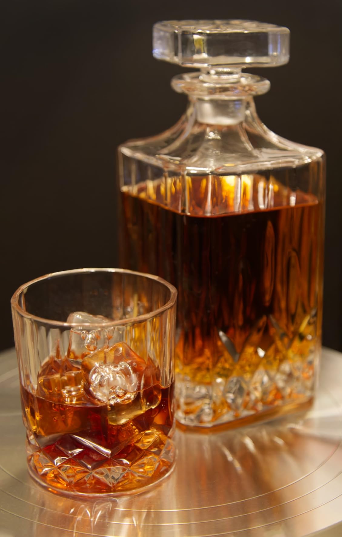 Viski Prism Whiskey Decanter with Stopper, Crystal Liquor Decanter for Bourbon, Scotch, Vodka, Spirits, Wedding Gifts, Man Cave Essentials, Elegant Home Bar Accessories, 29 oz (850 ml) customer photo 2