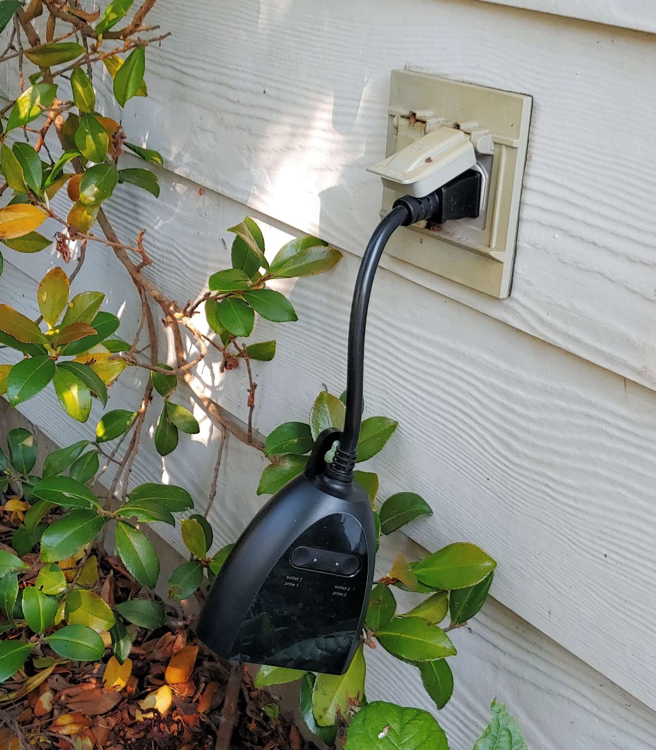 Amazon Basics Outdoor Smart Plug with 2 Individually Controlled Outlets, Works with Alexa Only customer photo 1
