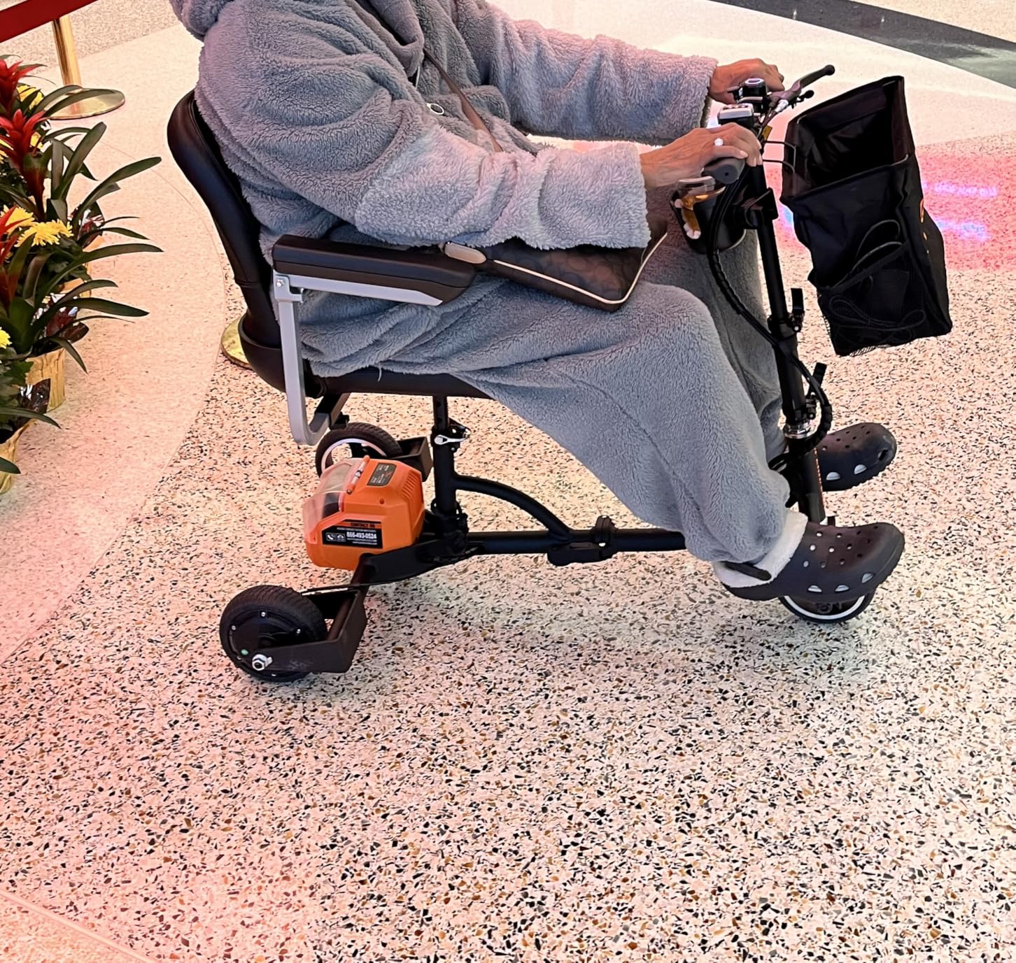 SuperHandy Passport Mobility Scooter for Adults- Foldable, 3 Wheel, Airline Travel Friendly - 13 Mile Range, Includes 2 Removable 44.4V Lithium-ion Batteries & Charger (275 Lbs) customer photo 2
