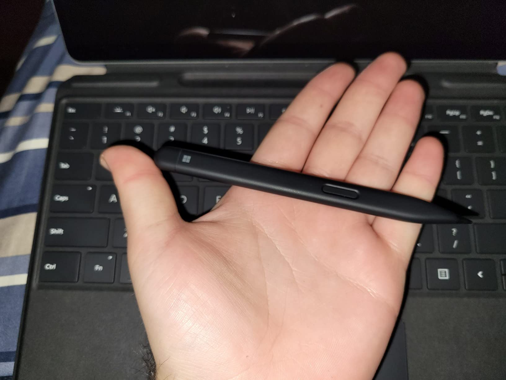 Surface Slim Pen 2 Matte Black - Bluetooth 5.0 Connectivity - 4,096 points of pressure sensitivity - Create in real time with zero force inking customer photo 2