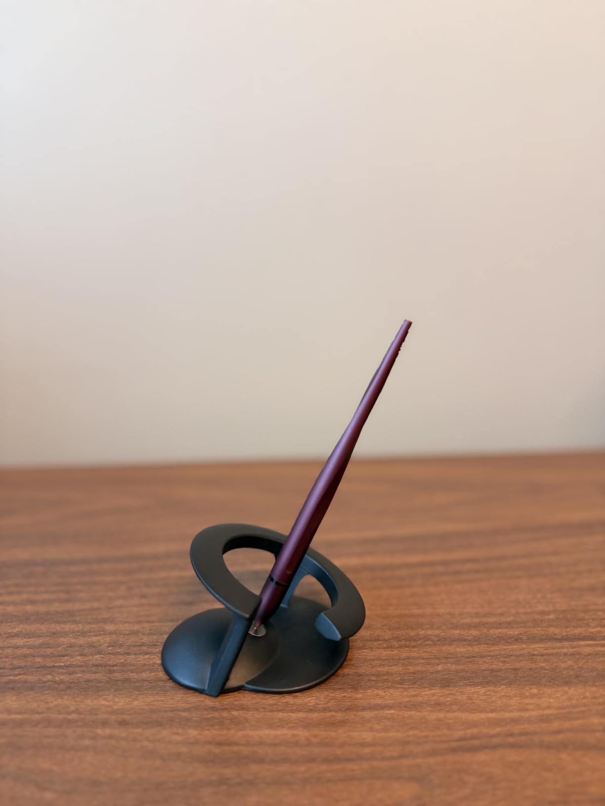 novium Hoverpen Interstellar - Space Black, Ballpoint Pen, Unique Conversational Starter, Premium Futuristic Design customer photo 1