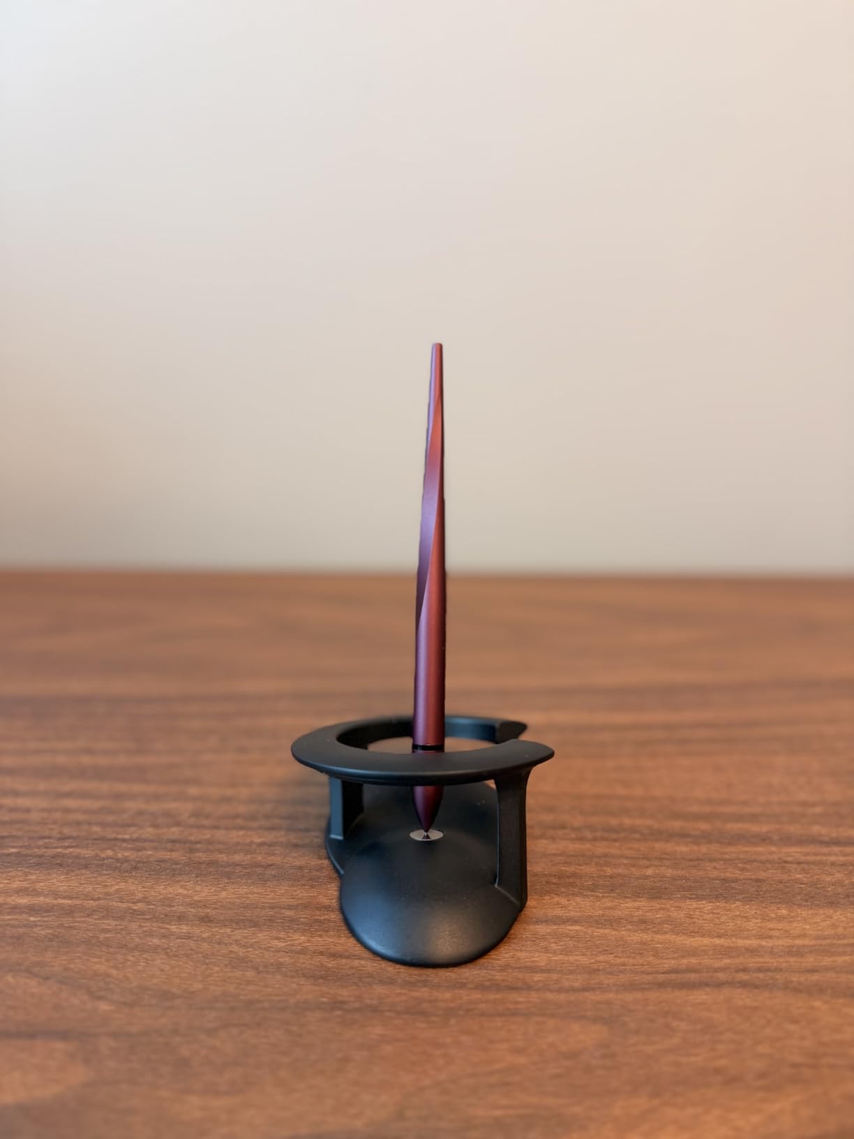 novium Hoverpen Interstellar - Space Black, Ballpoint Pen, Unique Conversational Starter, Premium Futuristic Design customer photo 2