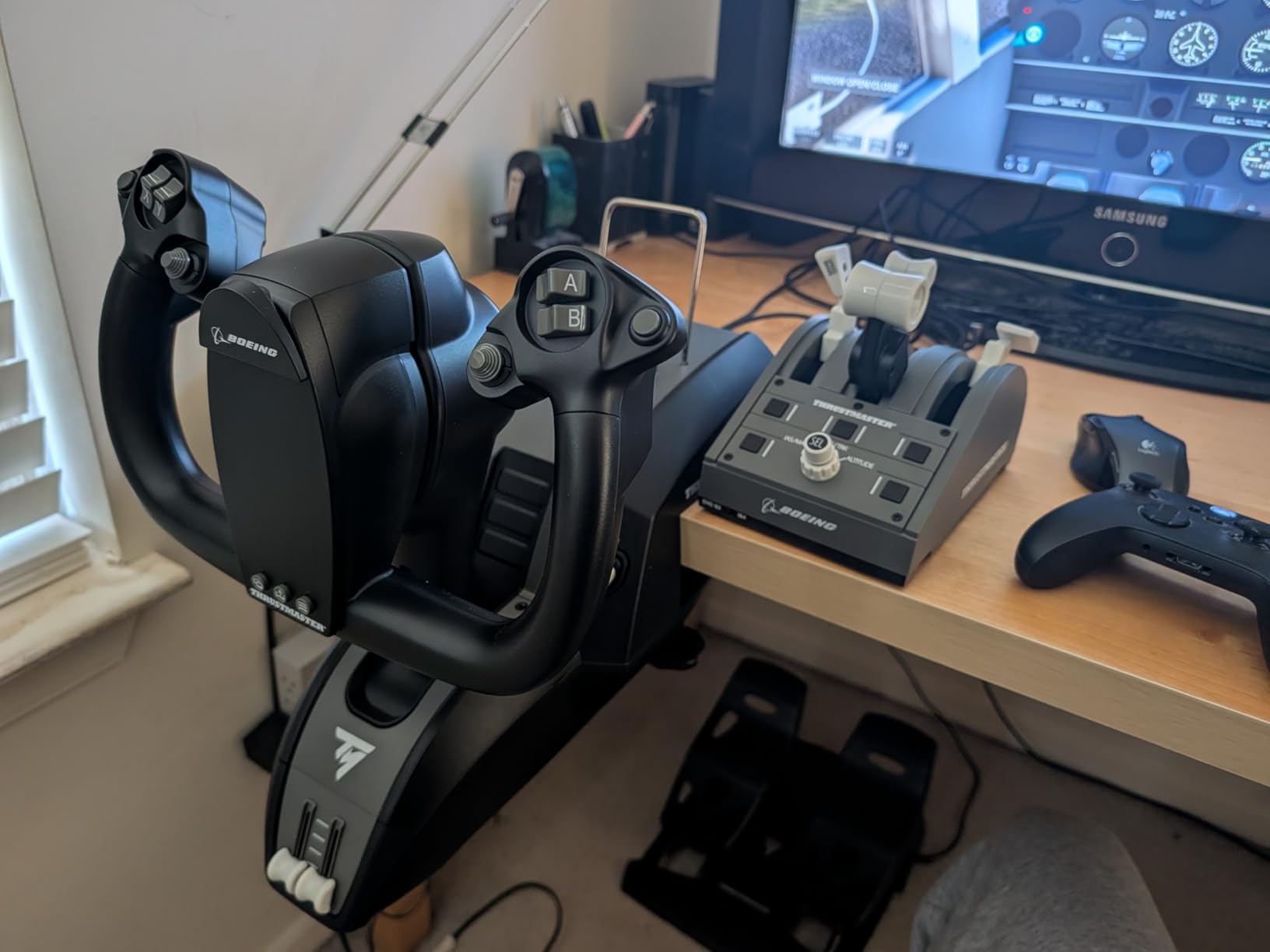 Thrustmaster TCA Quadrant Boeing Edition - Throttle Quadrant for Xbox Series X|S & PC, Flight Simulator Controls customer photo 2