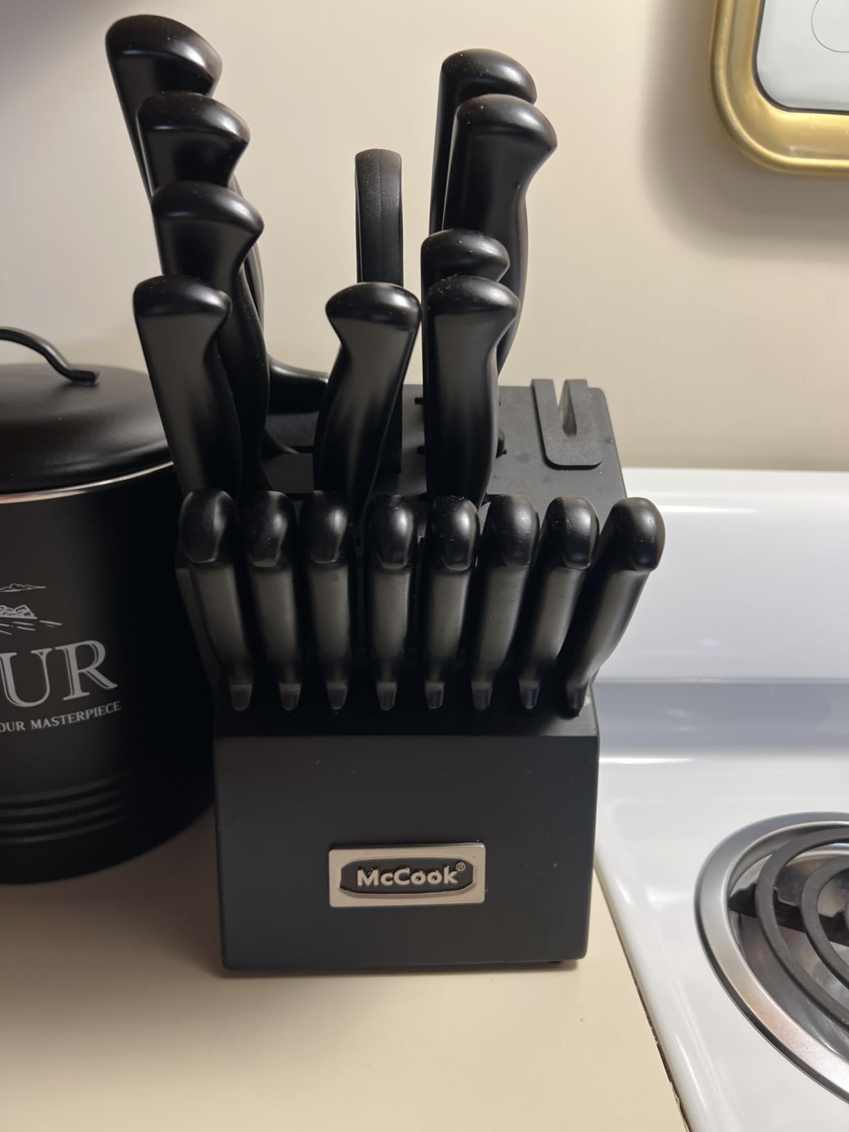 McCook Knife Sets, German Stainless Steel Knife Block Sets with Built-in Sharpener, 15 Piece Chef Knife and More, Razor Sharp, Restaurant Grade, Anti-Rust, Elegant Box for Gift customer photo 1