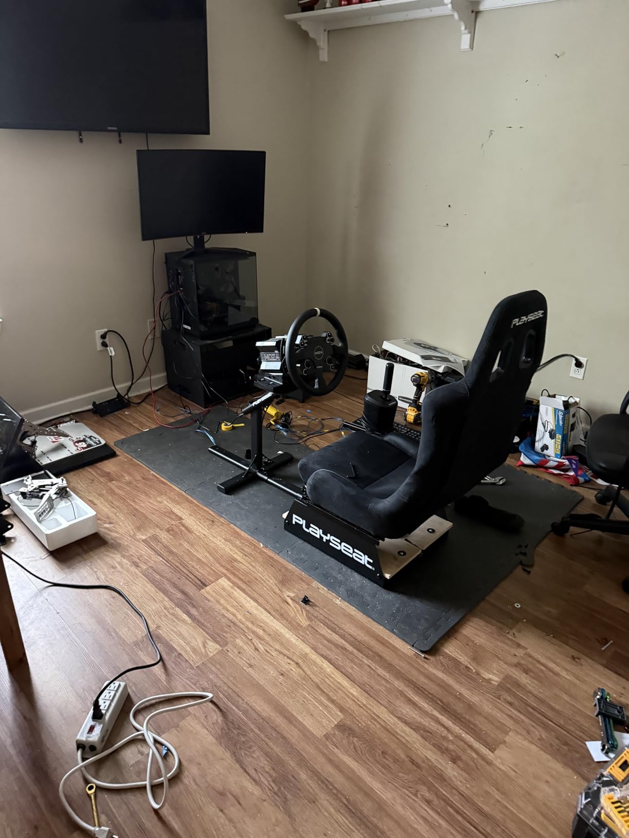 Playseat Evolution Pro Sim Racing Cockpit | Comfortable Racing Simulator Cockpit | Easily Adjustable | Compatible with All Steering Wheels & Pedals on the Market | Supports PC & Console |Actifit customer photo 2