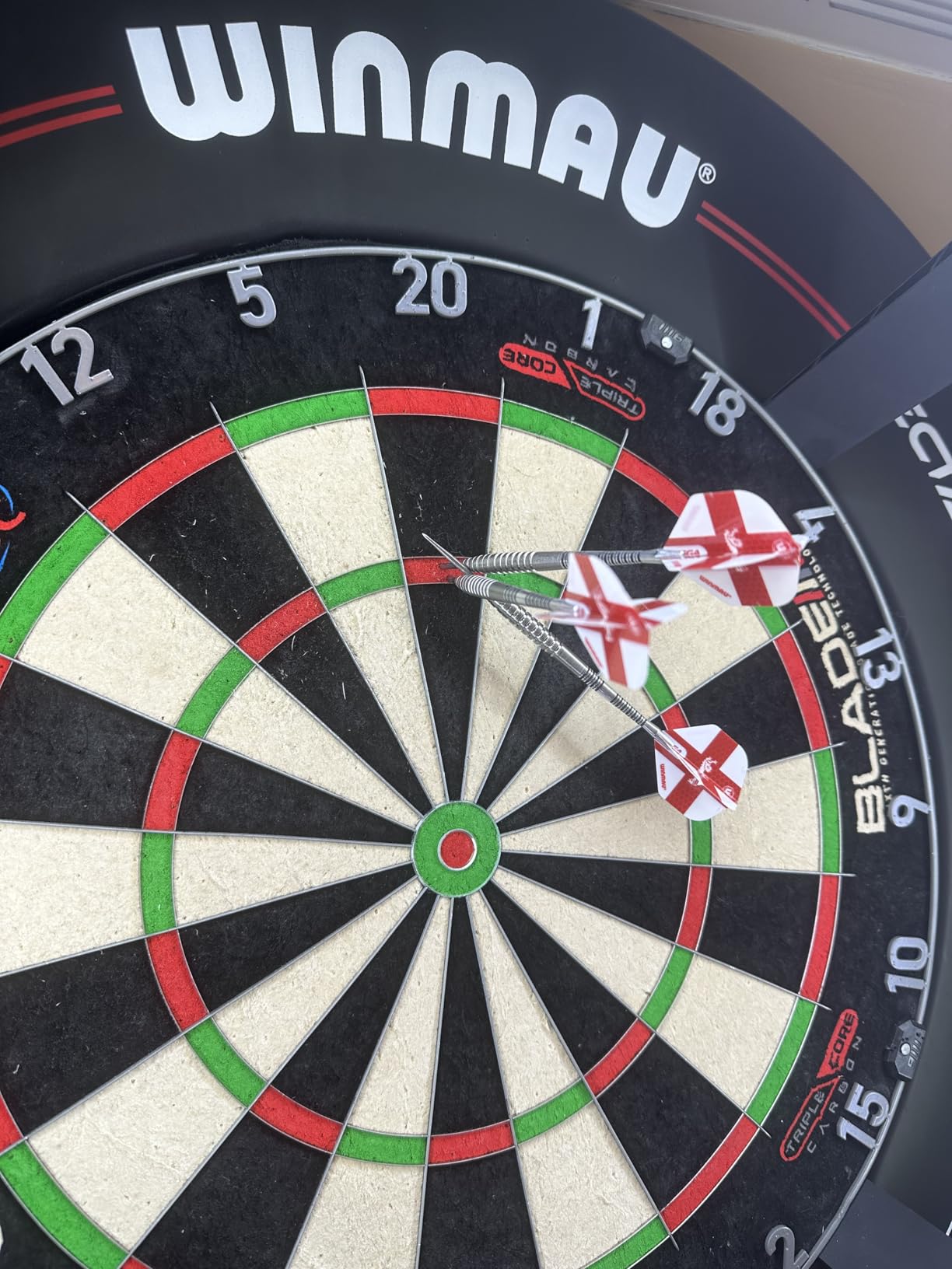 Winmau Blade 6 Triple Core & Blade 360 Series Dartboards - Professional PDC Tournament Dart Board, Ultra-Thin Wire System, High-Density Sisal Construction customer photo 1