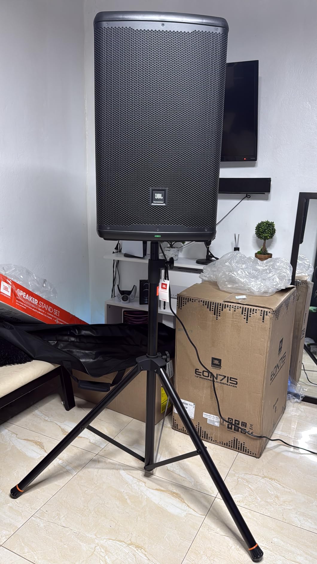 JBL Professional EON718S Powered PA Subwoofer with Bluetooth, 18-inch customer photo 2