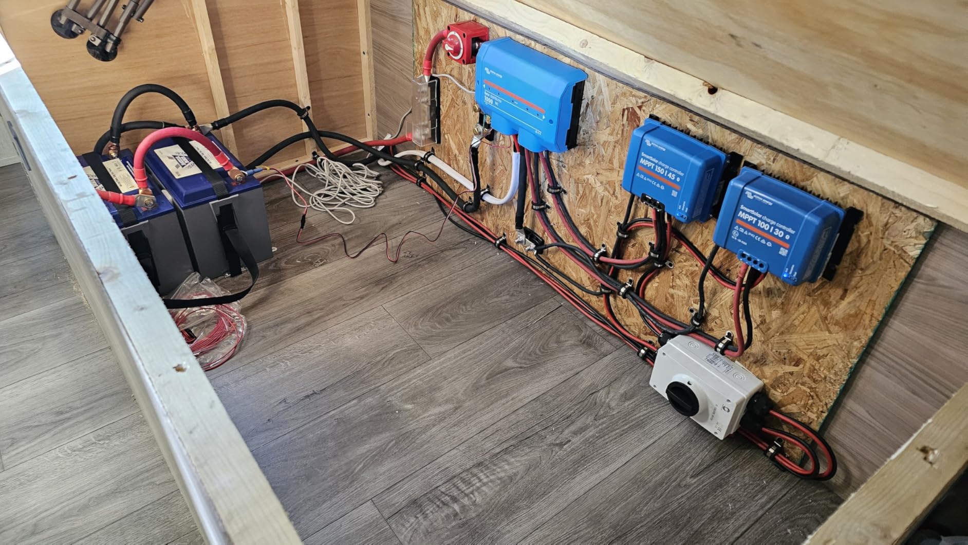 Victron Energy SmartSolar MPPT Solar Charge Controller (Bluetooth) - 150V, 45 amp, 12/24/36/48-Volt customer photo 2