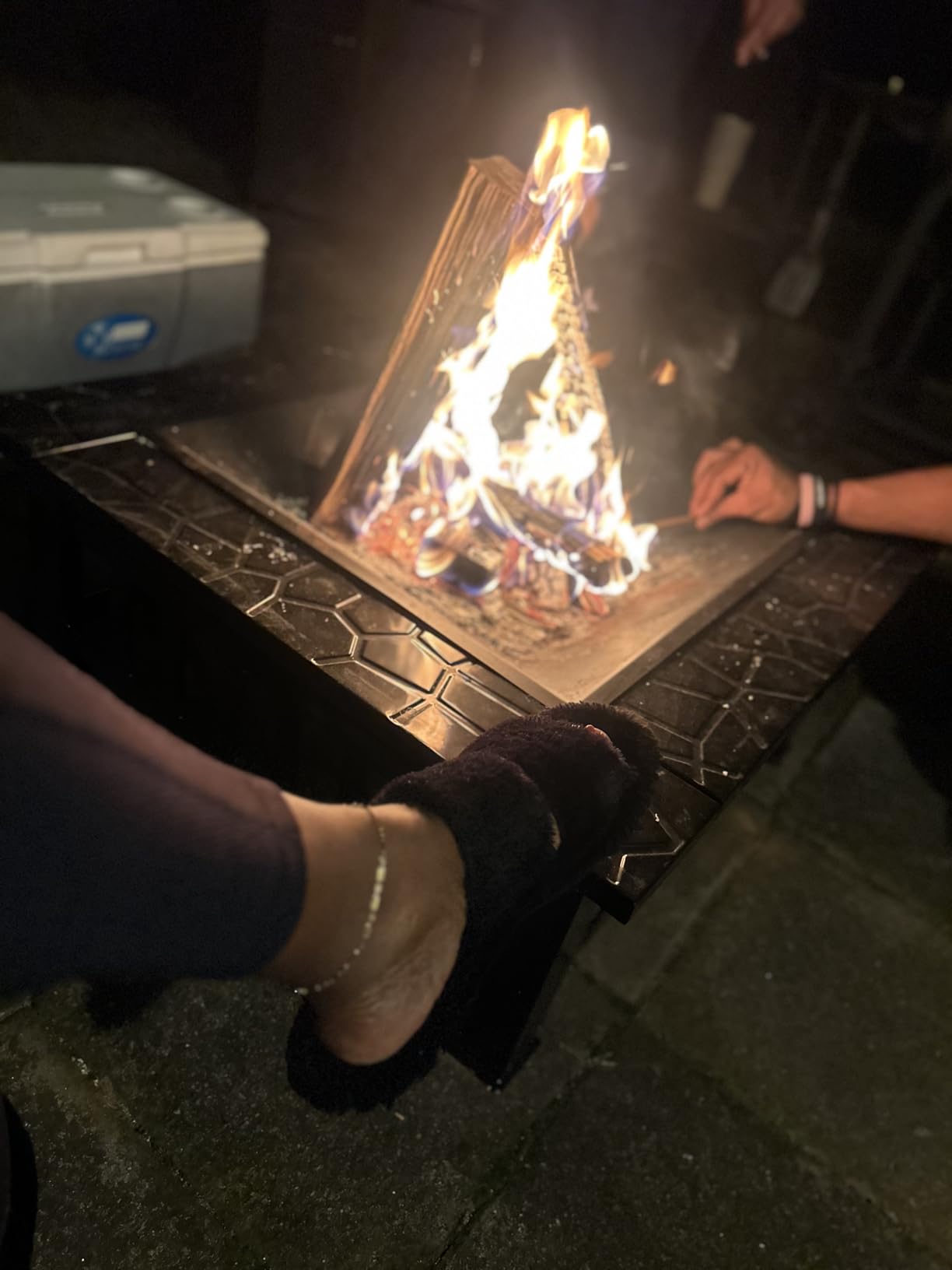 Devoko Outdoor Fire Pit, 32 Inch Firepit Table Metal Outdoor Fireplaces with Waterproof Cover for Outside Patio Camping (Black) customer photo 1