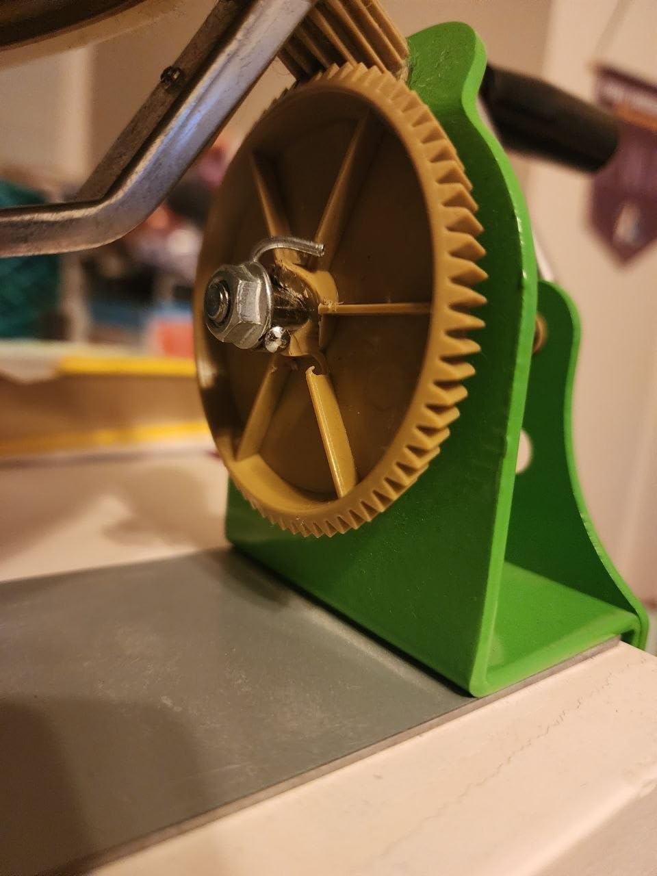 Olikraft Large Yarn Winder Large Capacity 10 oz - Hand Operated Metal Jumbo Yarn Winder customer photo 1