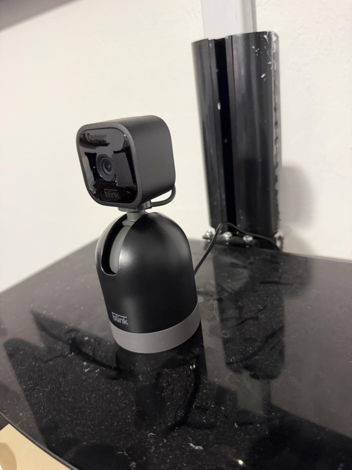 Blink Mini Pan-Tilt Camera (newest model), Rotating indoor plug-in smart security camera, two-way audio, HD video, motion detection, Works with Alexa (White) customer photo 2
