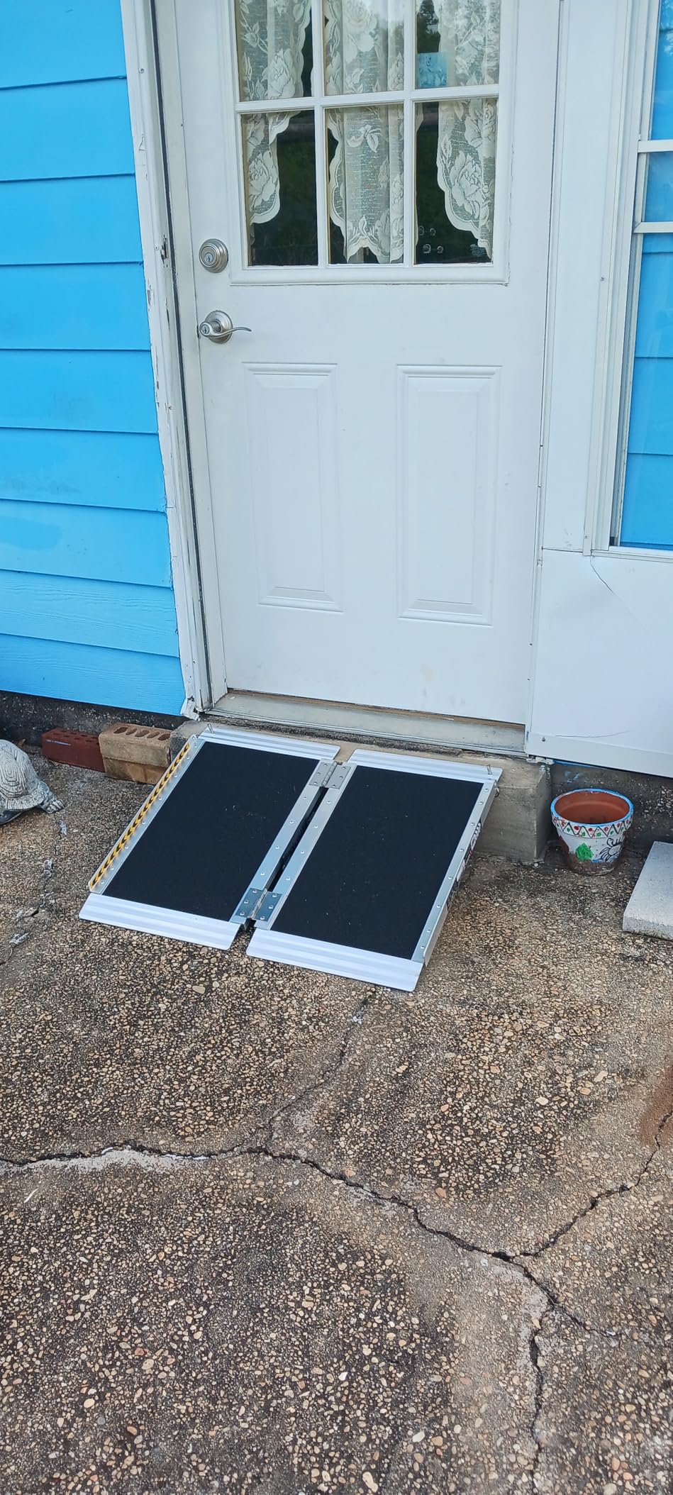 FACHNUO 2 Feet Portable Wheelchair Ramp, Non-Skid Aluminum Handicap Ramps with Handle, Folding Threshold Wheel Chair Ramp for Home Steps, Stairs, Entry, Doorways, Applicable Height 2-6 inches customer photo 1