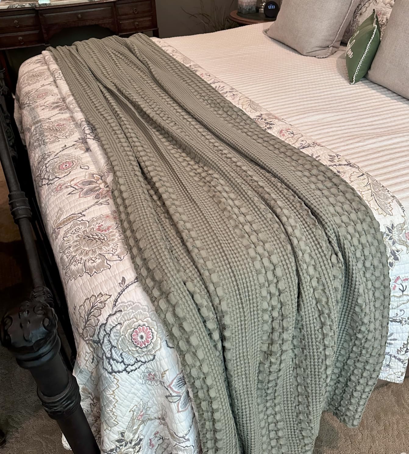 PHF 100% Cotton Waffle Weave Throw Blanket, Soft Lightweight Breathable Cozy Throws for Couch Bed Sofa, Luxury Aesthetic Blanket Gift for Home Decor & Office, 50