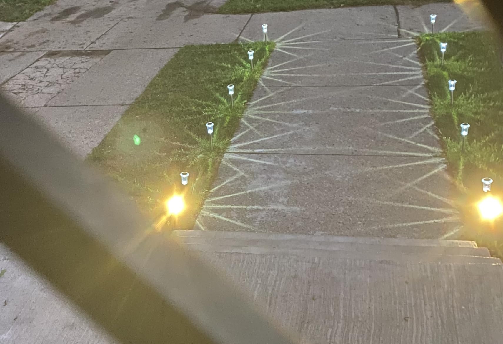 Eyrosa Solar Outdoor Lights, 10 Pack Waterproof Stainless Steel Solar Stake Lights for Pathway Garden Yard Path Walkway Driveway Lawn Patio Outside Decor, Cool White customer photo 2