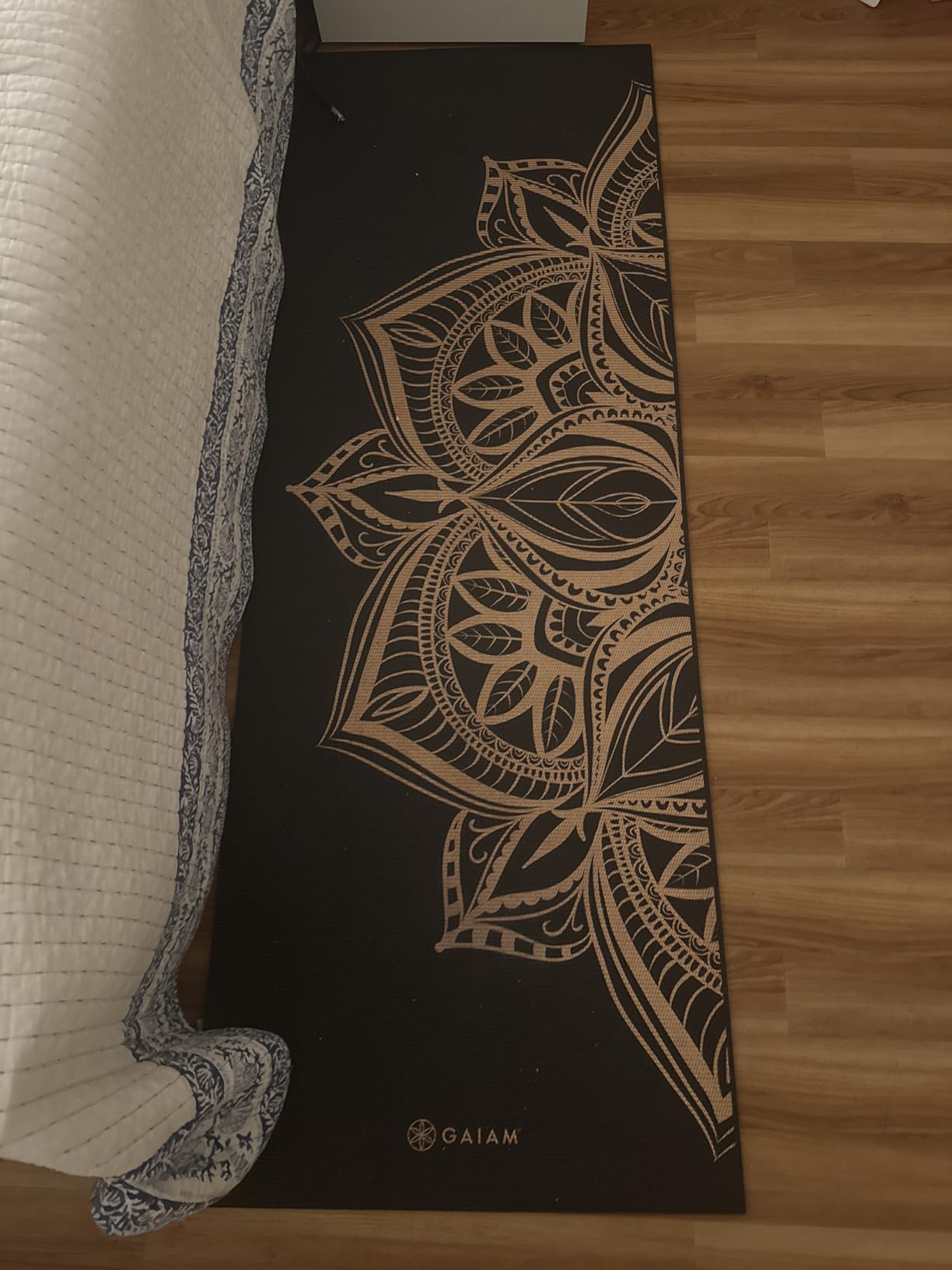Gaiam Yoga Mat - Premium 6mm Print Extra Thick Non Slip Exercise & Fitness Mat for All Types of Yoga, Pilates & Floor Workouts (68