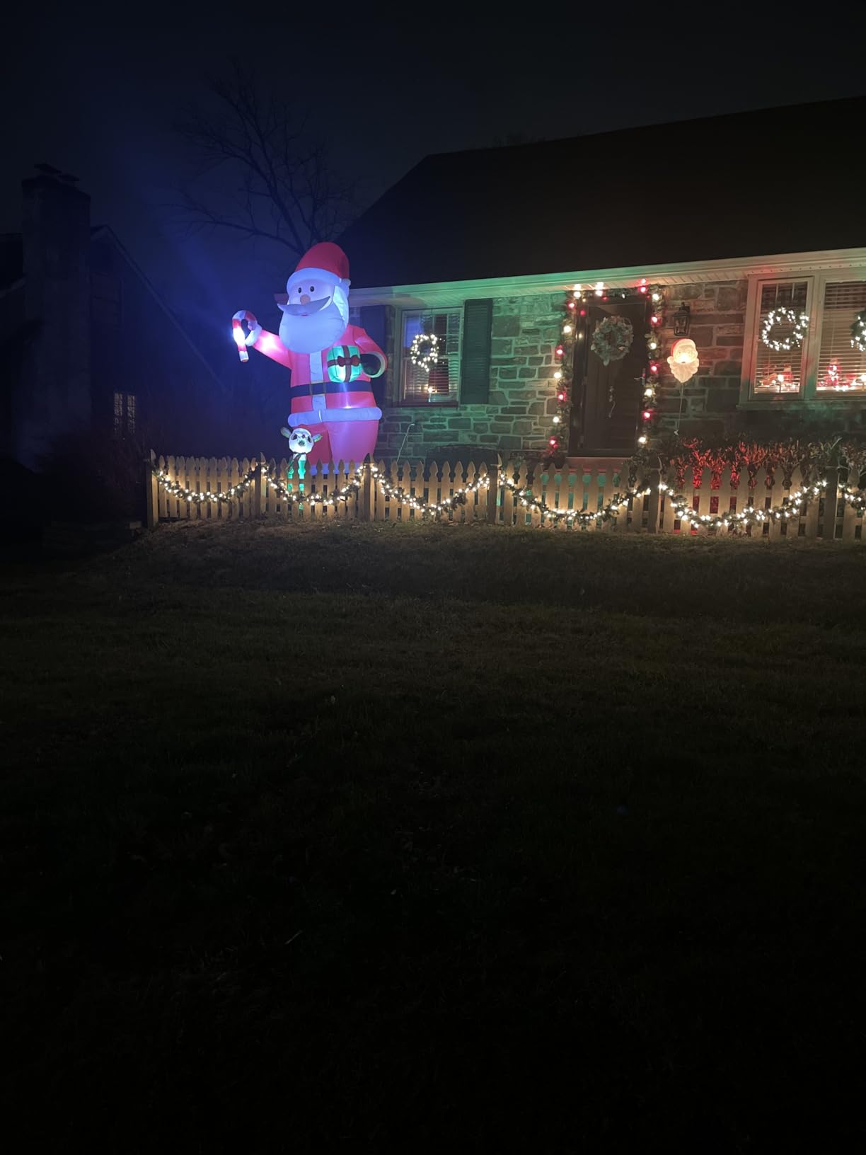 8 FT Christmas Inflatable Santa Claus Outdoor Decoration for Yard, Blow up Santa Decor with Big Gift Bag, Built-in LED Lights for Garden Patio Lawn Home Indoor Winter Holiday Party, IP44 Weatherproof customer photo 1