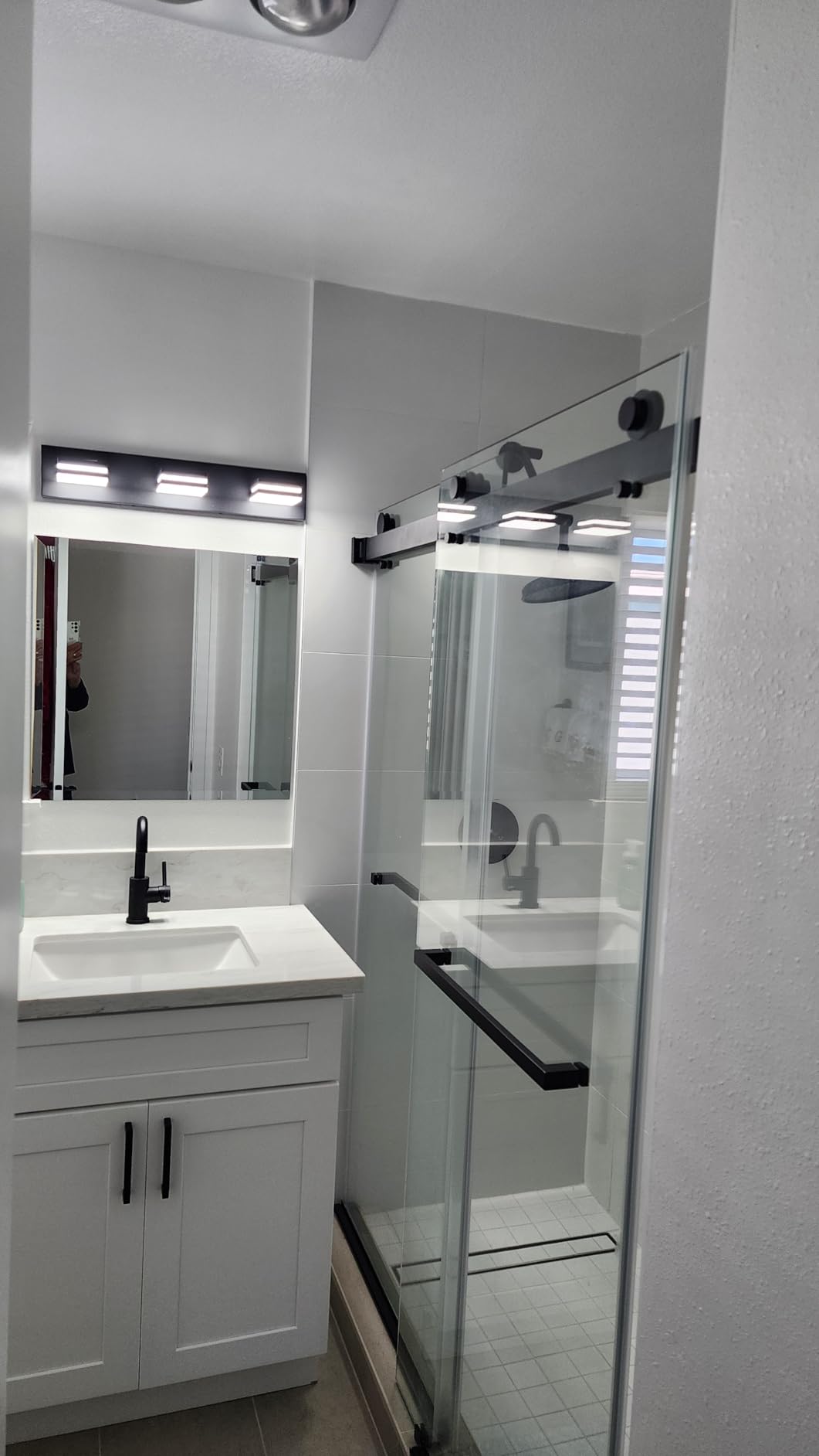 SineRise LED Modern Bathroom Vanity Light Fixtures, Modern Acrylic Bathroom Wall Lighting Fixtures Over Mirror (Cool White 6000K) (3-Light, 24-Inch), Matte Black- Non-dimmable customer photo 2