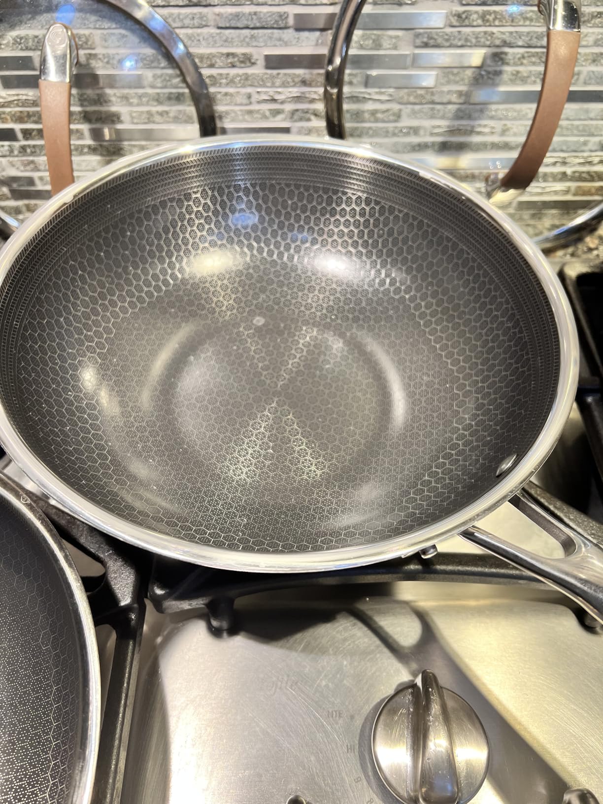 HexClad Hybrid Nonstick 10-Quart Stockpot with Tempered Glass Lid, Stay-Cool Handles, Dishwasher-Friendly, Oven-Safe Up to 900F, Induction Ready, Compatible with All Cooktops customer photo 1