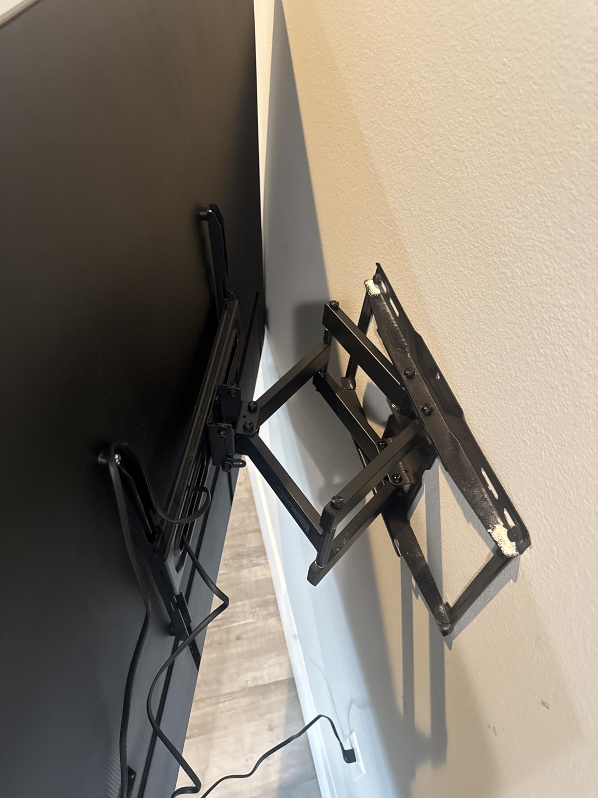 Perlegear UL Listed Full Motion TV Wall Mount for 42-90