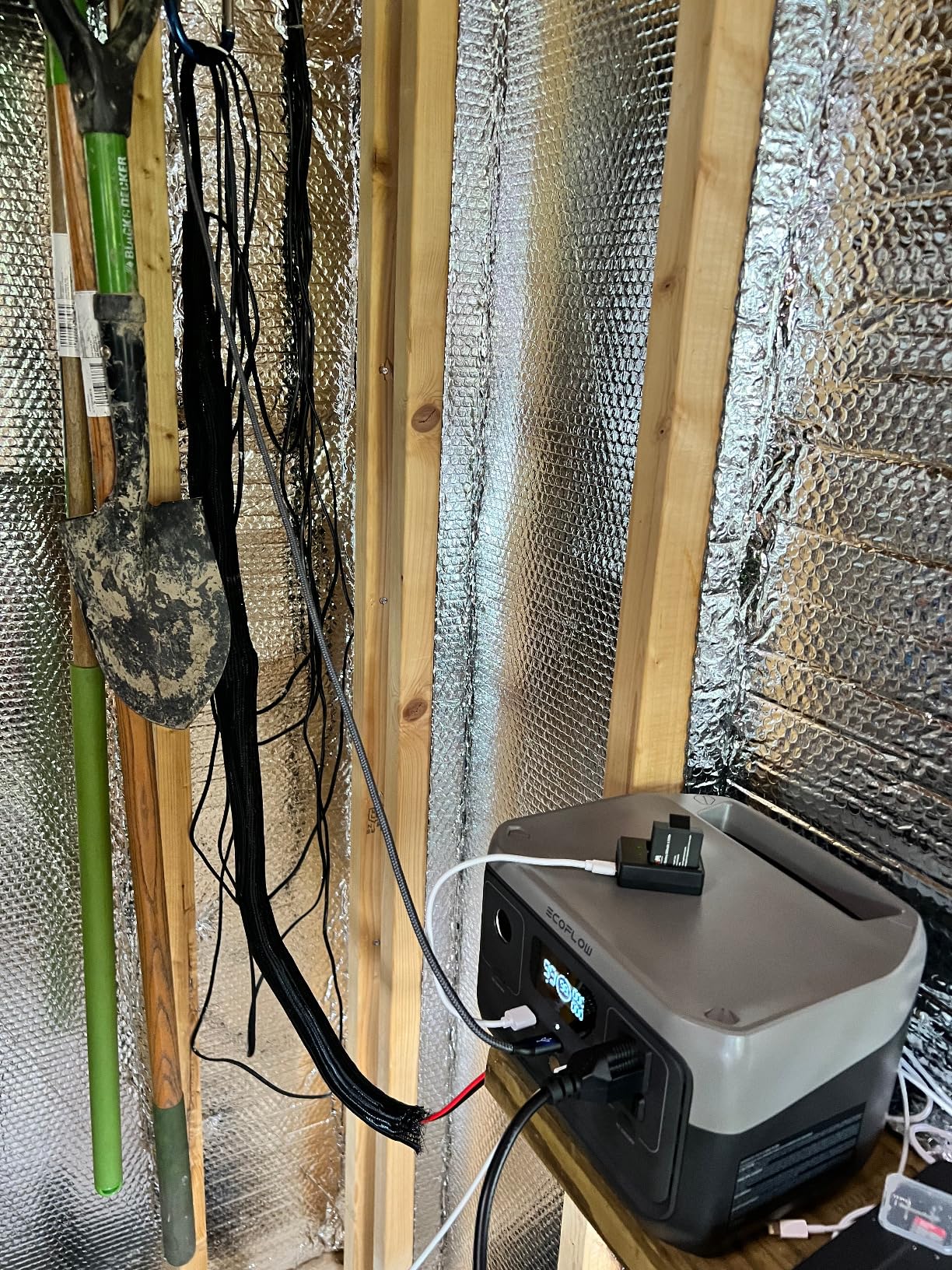 EF ECOFLOW Portable Power Station RIVER 2, 256Wh LiFePO4 Battery/ 1 Hour Fast Charging, 2 Up to 600W AC Outlets, Solar Generator (Solar Panel Optional) for Outdoor Camping/RVs/Home Use customer photo 2