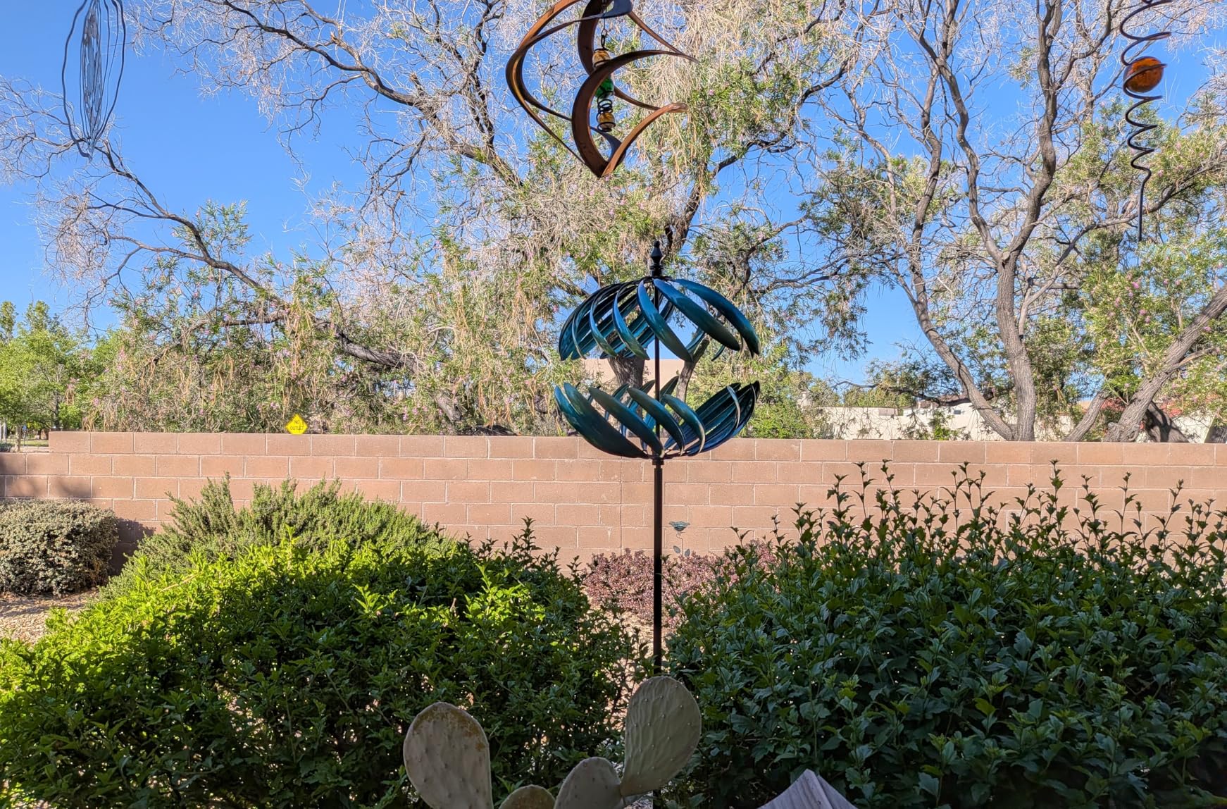 LimeHill Wind Spinner for Yard and Garden - Large Metal Kinetic Wind Sculptures for Outdoor Decorations (Blue Magnolia) customer photo 1