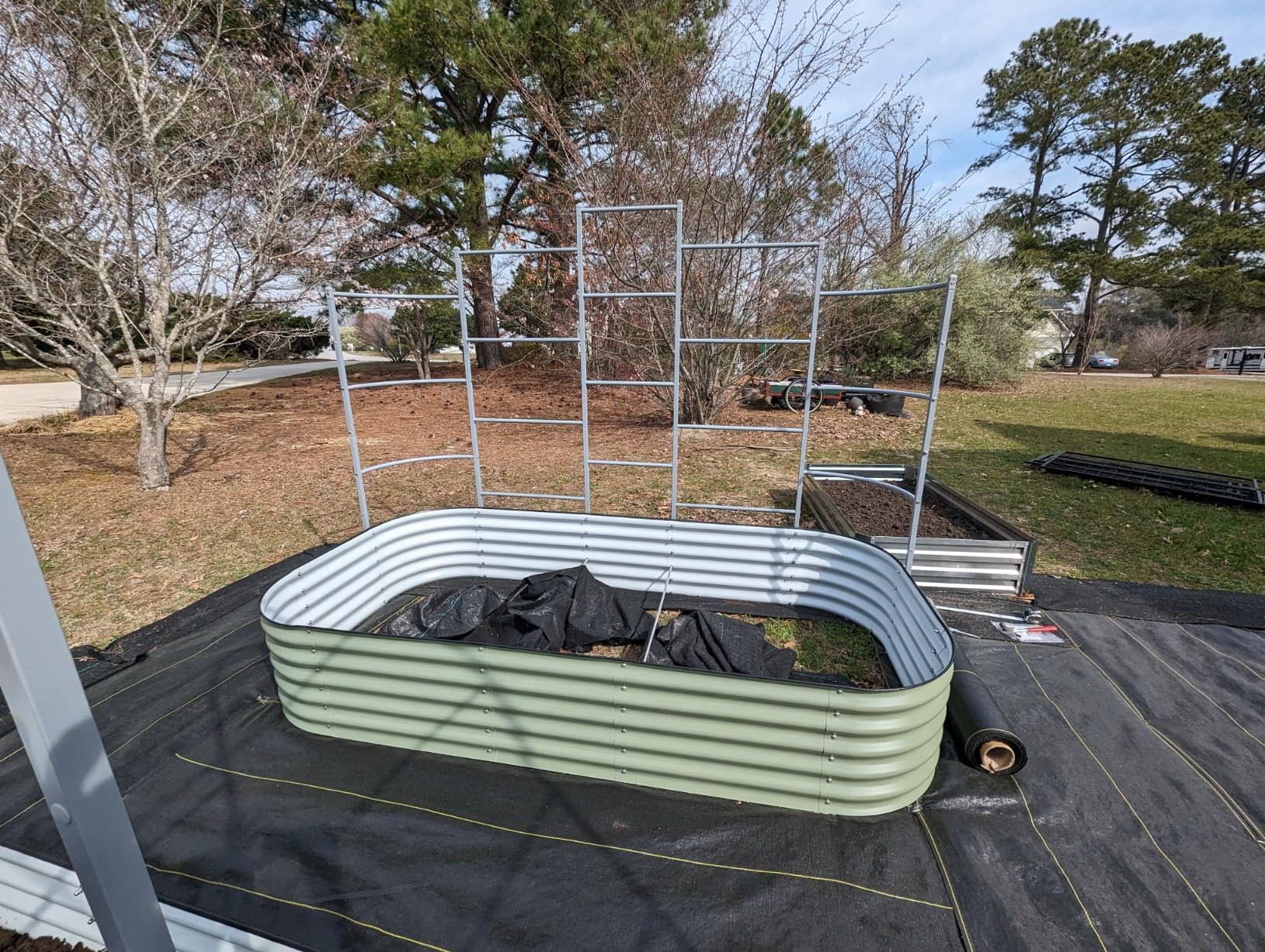Vego Garden Modular Wall Trellis System, Five Section 6.5' Long for 2.0' x 6.5' (6 in 1) or 3.5' x 6.5' (9 in 1) Garden Beds customer photo 1