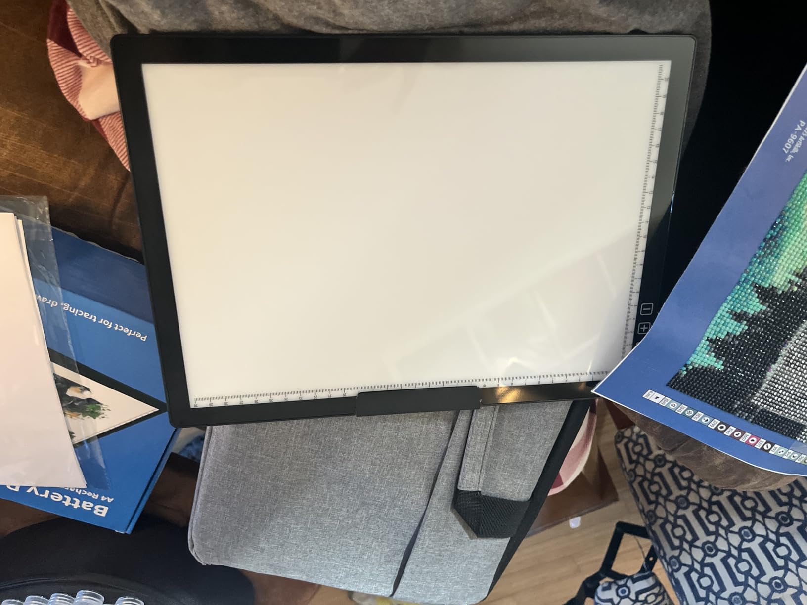 YINGWOND Rechargeable A4 LED Light Pad with Padded Case, Tracing Light Box w/Riser Stands and Paper Clip, 6 Levels of Brightness, Type-c Cable, Wireless Diamond Painting Light Board customer photo 1