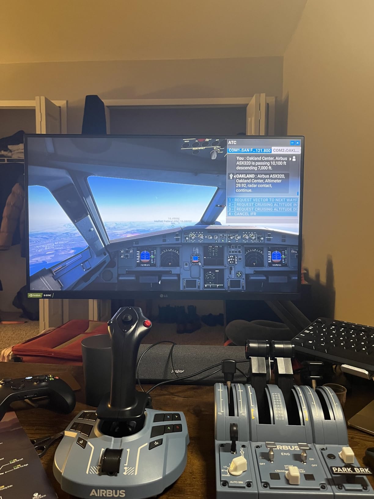 Thrustmaster TCA Captain Pack X Airbus Edition, Ergonomic Sidestick and Throttle Quadrant Replica, Flight Stick and Throttle, Compatible with PC & Xbox Series X|S customer photo 2
