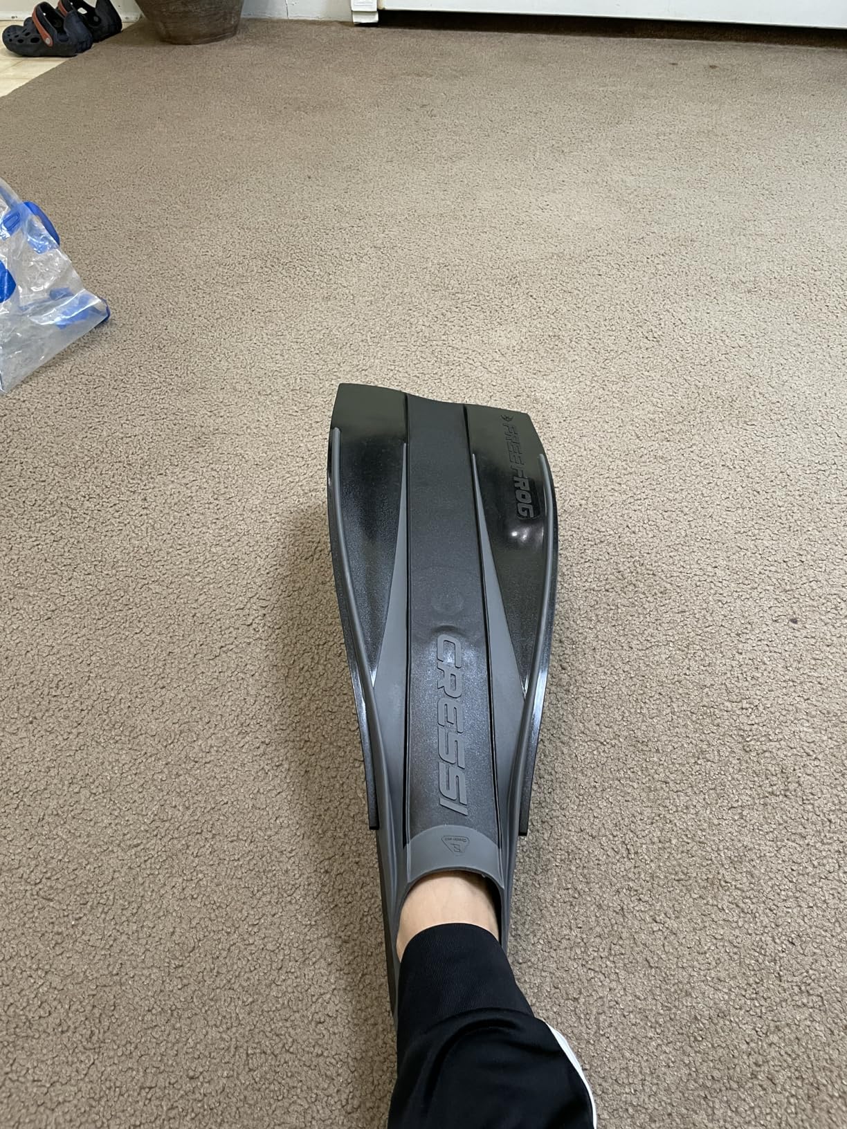 Cressi High Duty Full Foot Pocket Scuba Diving Fins | Hi-Surface: Below Blade Foot Pocket | Free Frog: Made in Italy customer photo 2