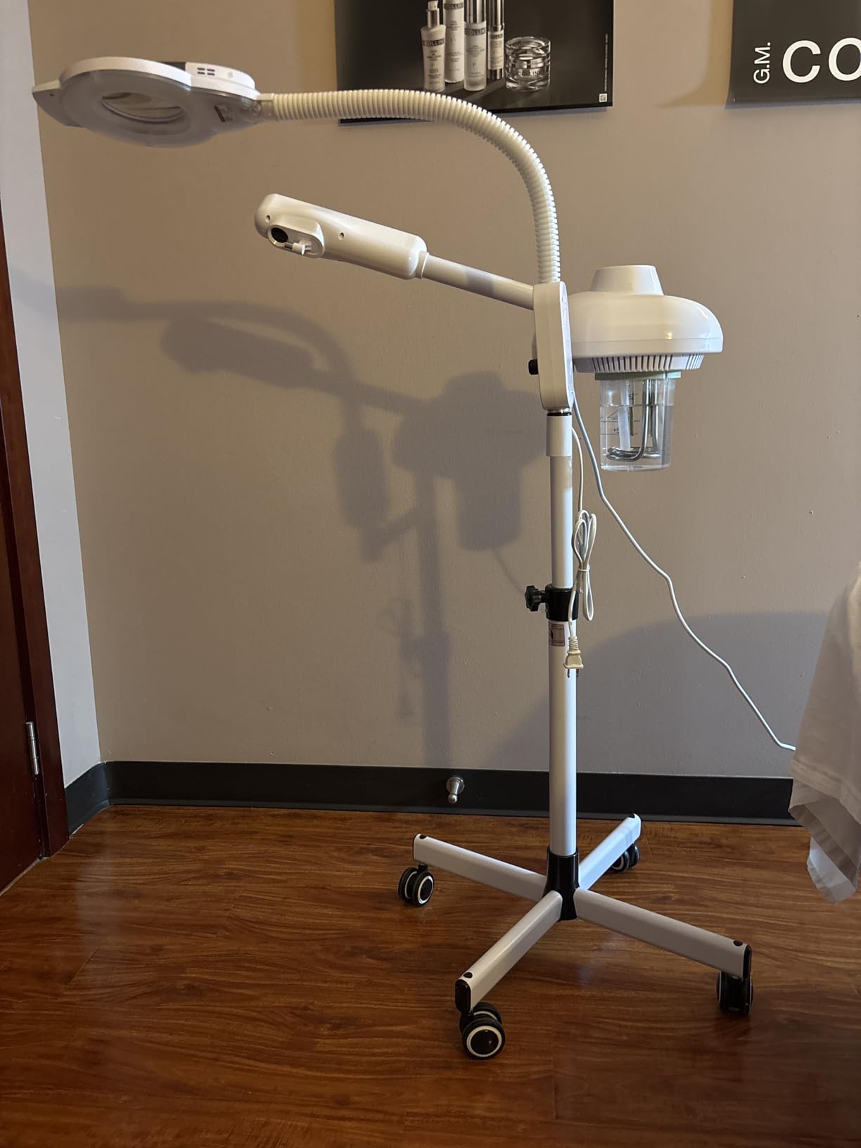 TASALON 2-in-1 Professional Facial Steamer, Hot Ozone Face Steamer for Facial with 5X Magnifying Lamp, Esthetician Steamer for Salon Beauty and Spa Shop, Skin Care Equipment with New Upgrade Wheels customer photo 1