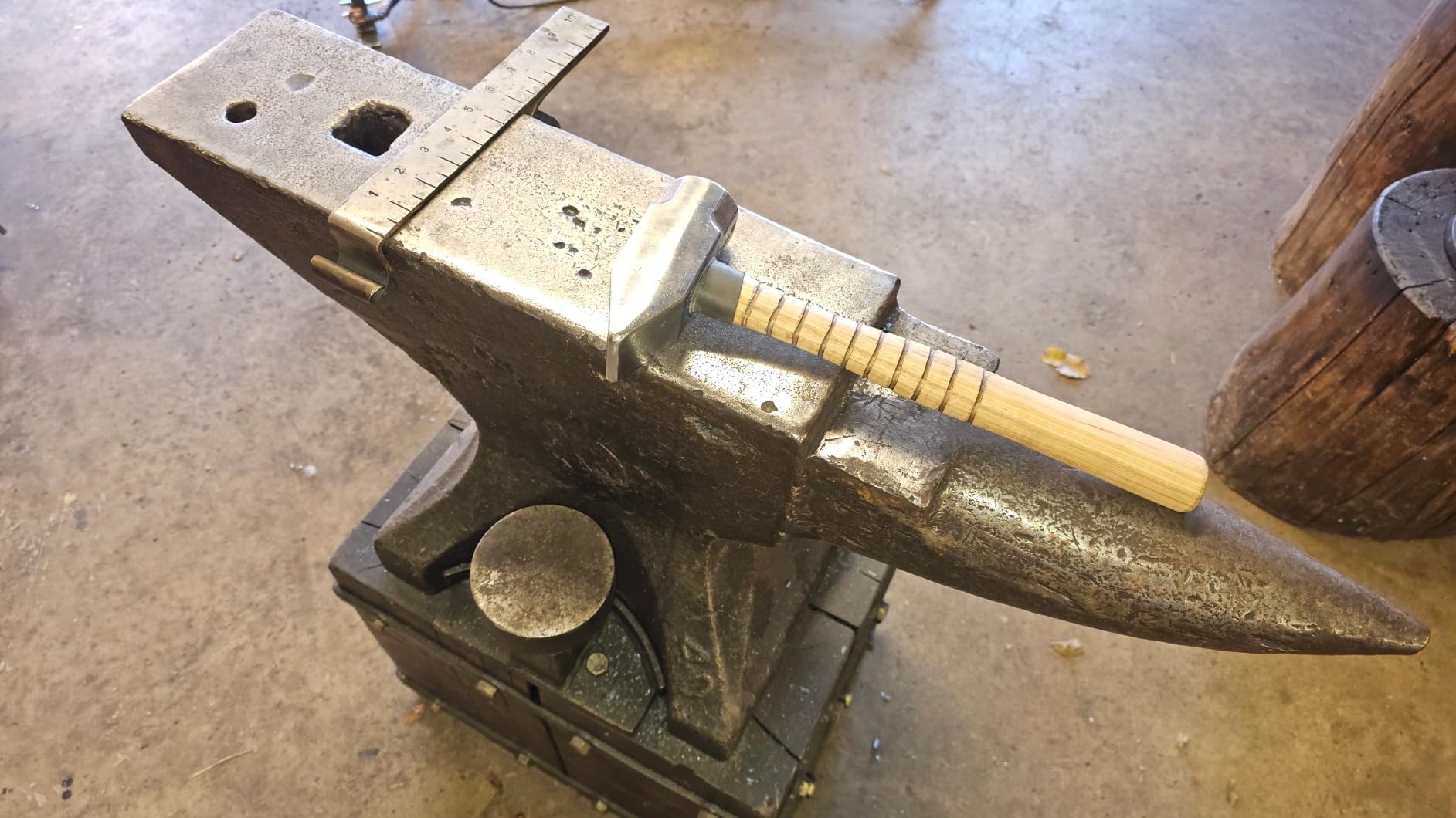 Estwing 4 lb Blacksmith Hammer with 14-Inch Hickory Wood Handle, Fully Forged Induction Hardened Head, Cross Peen End customer photo 1