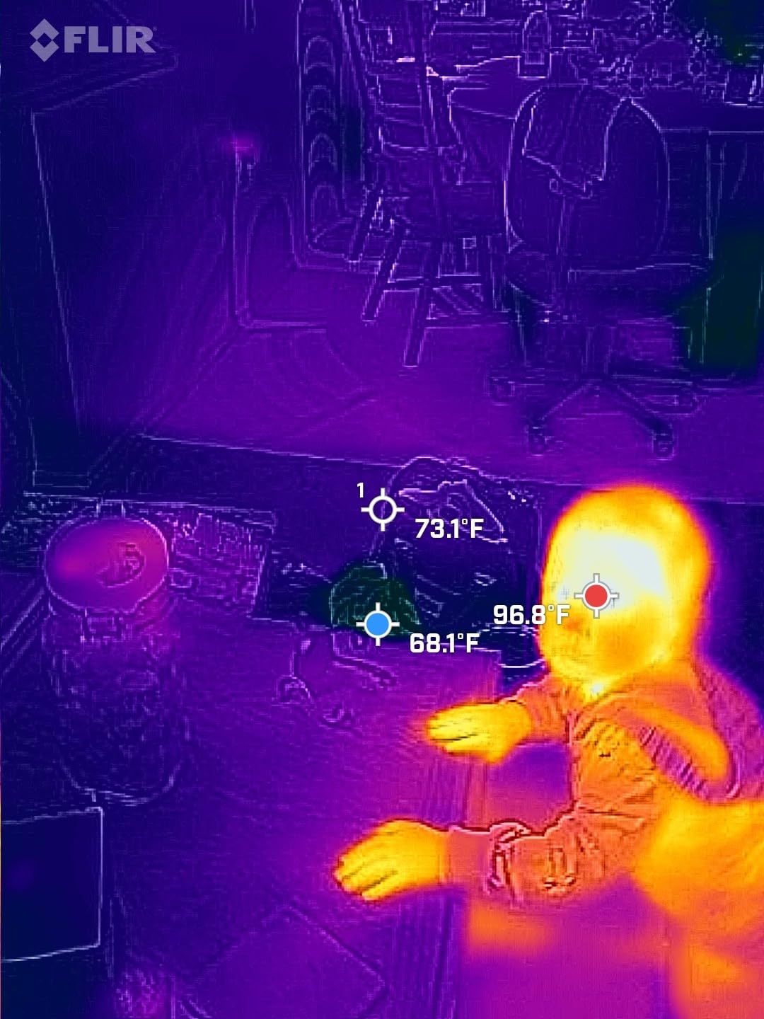 FLIR Edge Pro - Wireless Bluetooth Thermal Imaging Camera for Smartphones, Compatible with All iOS and Android Devices, 480x360 Super Resolution (160x120 Native IR) customer photo 1