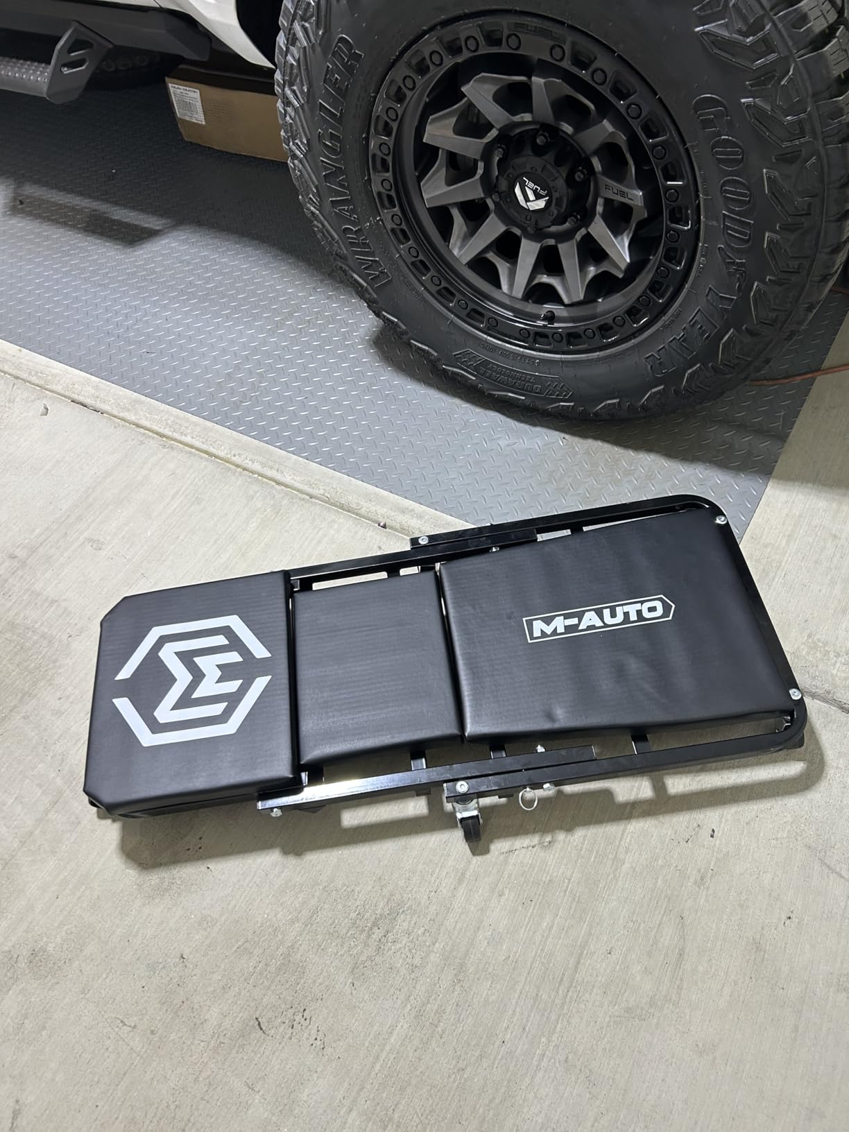 M-AUTO Foldable Z Creeper 2-in-1 Rolling Folding Car Creeper & Seat, 36