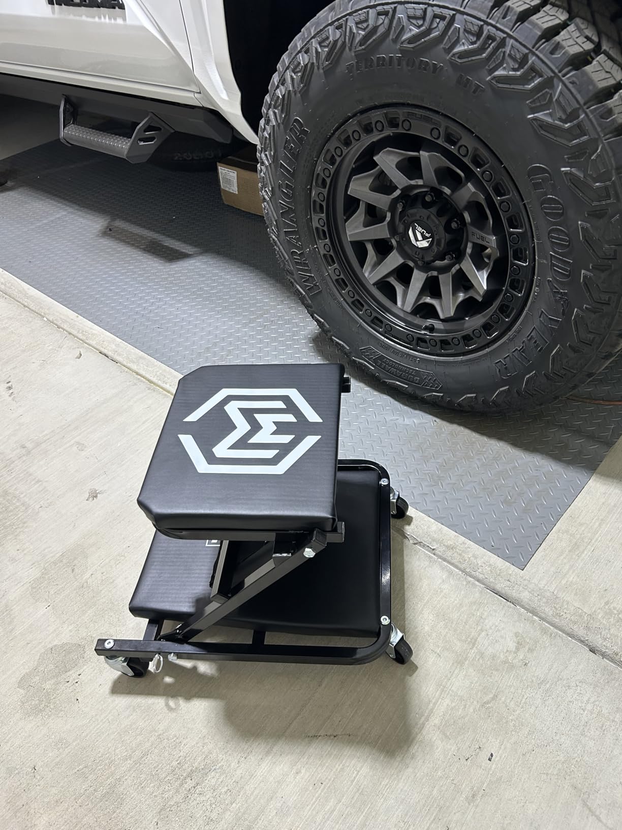 M-AUTO Foldable Z Creeper 2-in-1 Rolling Folding Car Creeper & Seat, 36