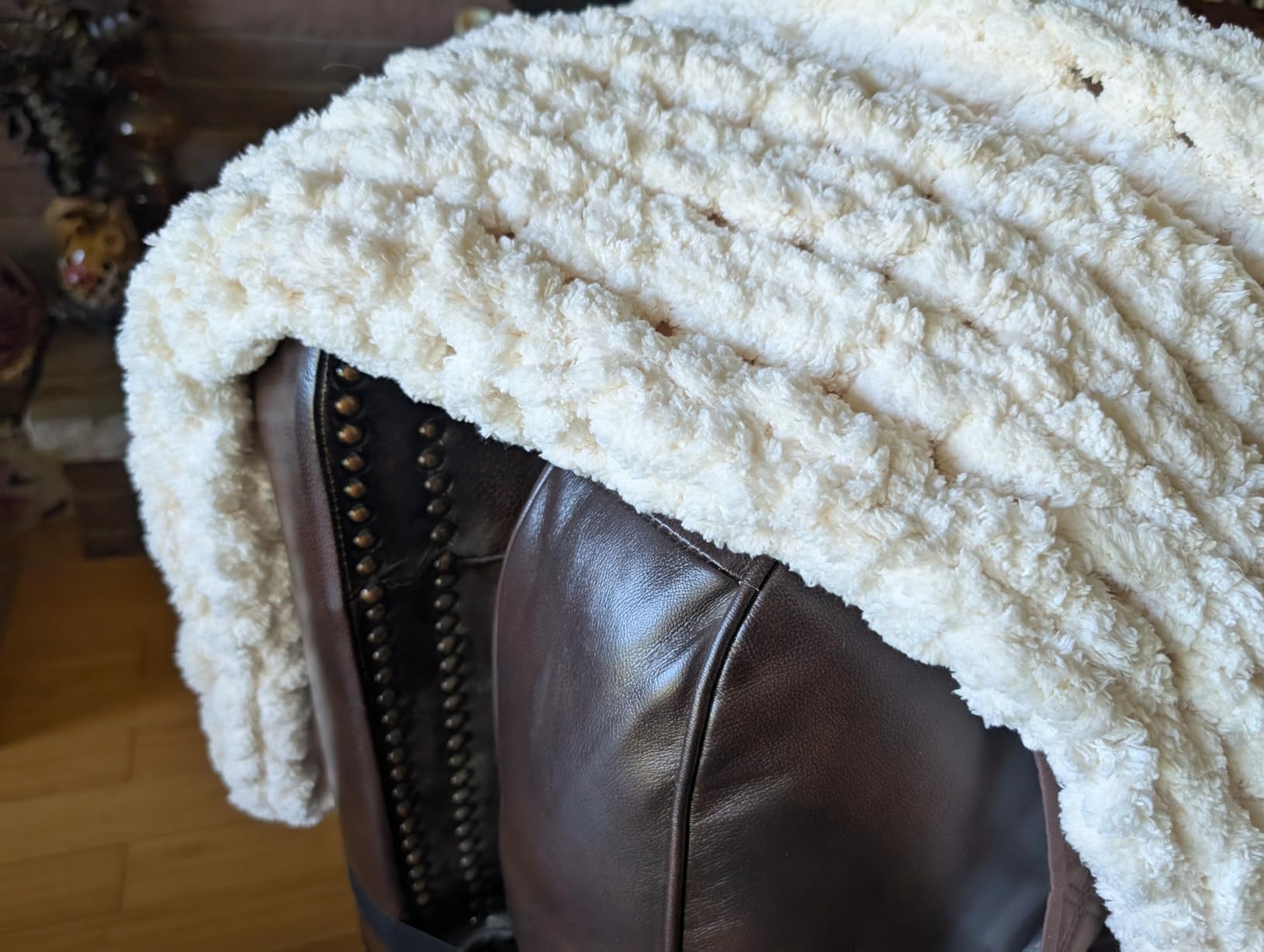 L'AGRATY Chunky Knit Blanket Throw, Soft Chenille Yarn Throw Blanket 50x60, Handmade Cable Knit Crochet Blanket, Large Knit Blankets Chunky Yarn, Rope Knot Throw Blanket for Couch Sofa Bed Home Decor customer photo 1