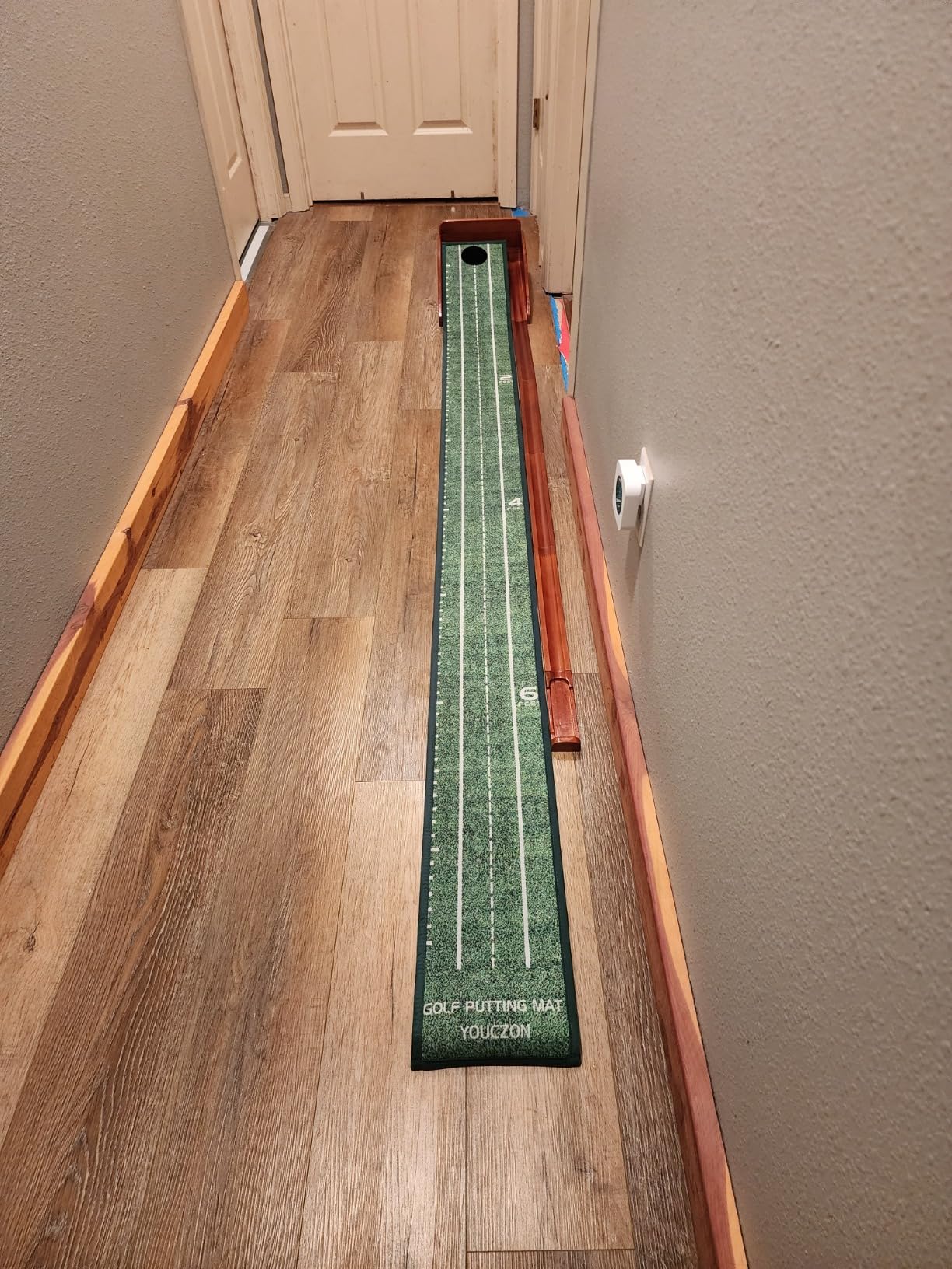 YOUCZON Putting Green Indoor, Golf Putting Mat with Auto Ball Return, Premium Crystal Velvet Surface, Practice Putting mat, Perfect Training Aid & Gift for Golf Lovers Christmas customer photo 2