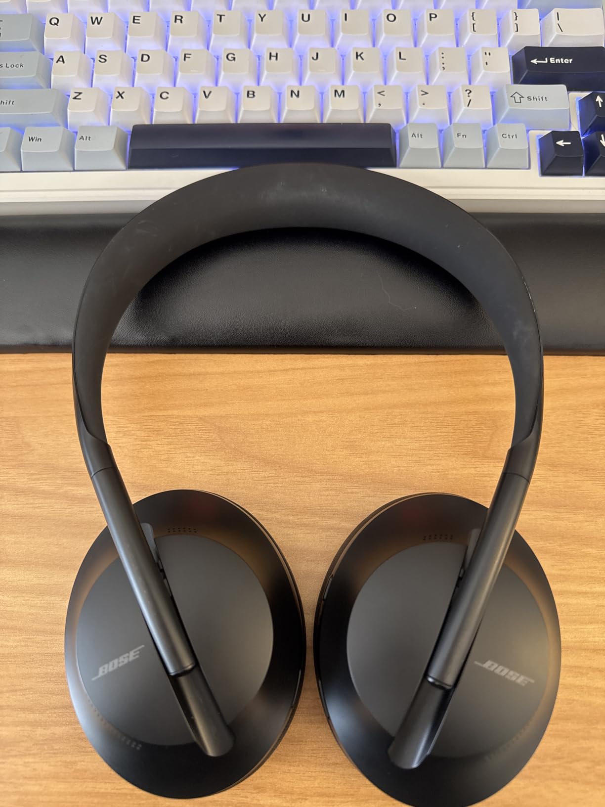 Bose 700 Noise-Cancelling Bluetooth Headphones (Triple Black) (Renewed) customer photo 1