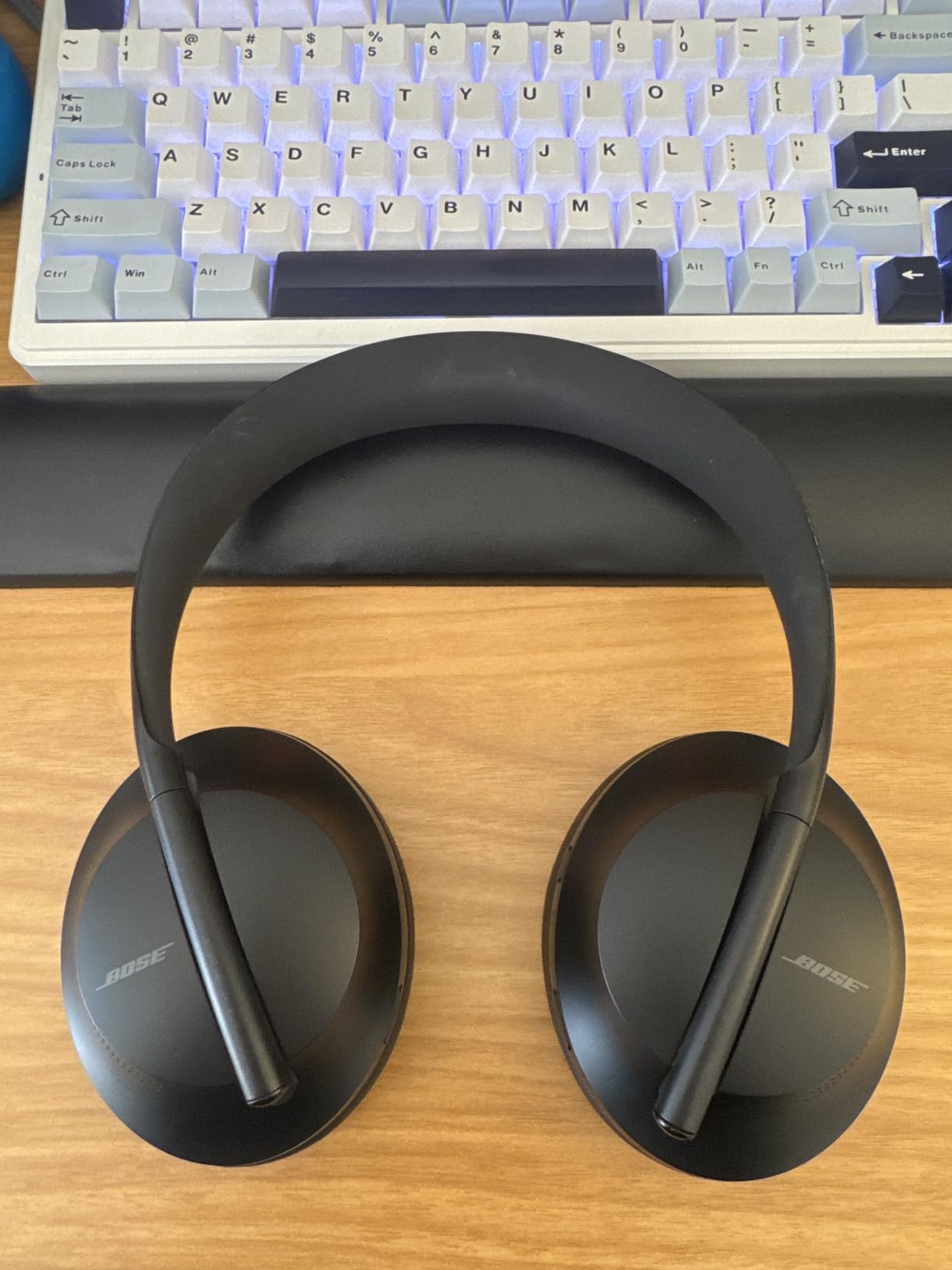 Bose 700 Noise-Cancelling Bluetooth Headphones (Triple Black) (Renewed) customer photo 2