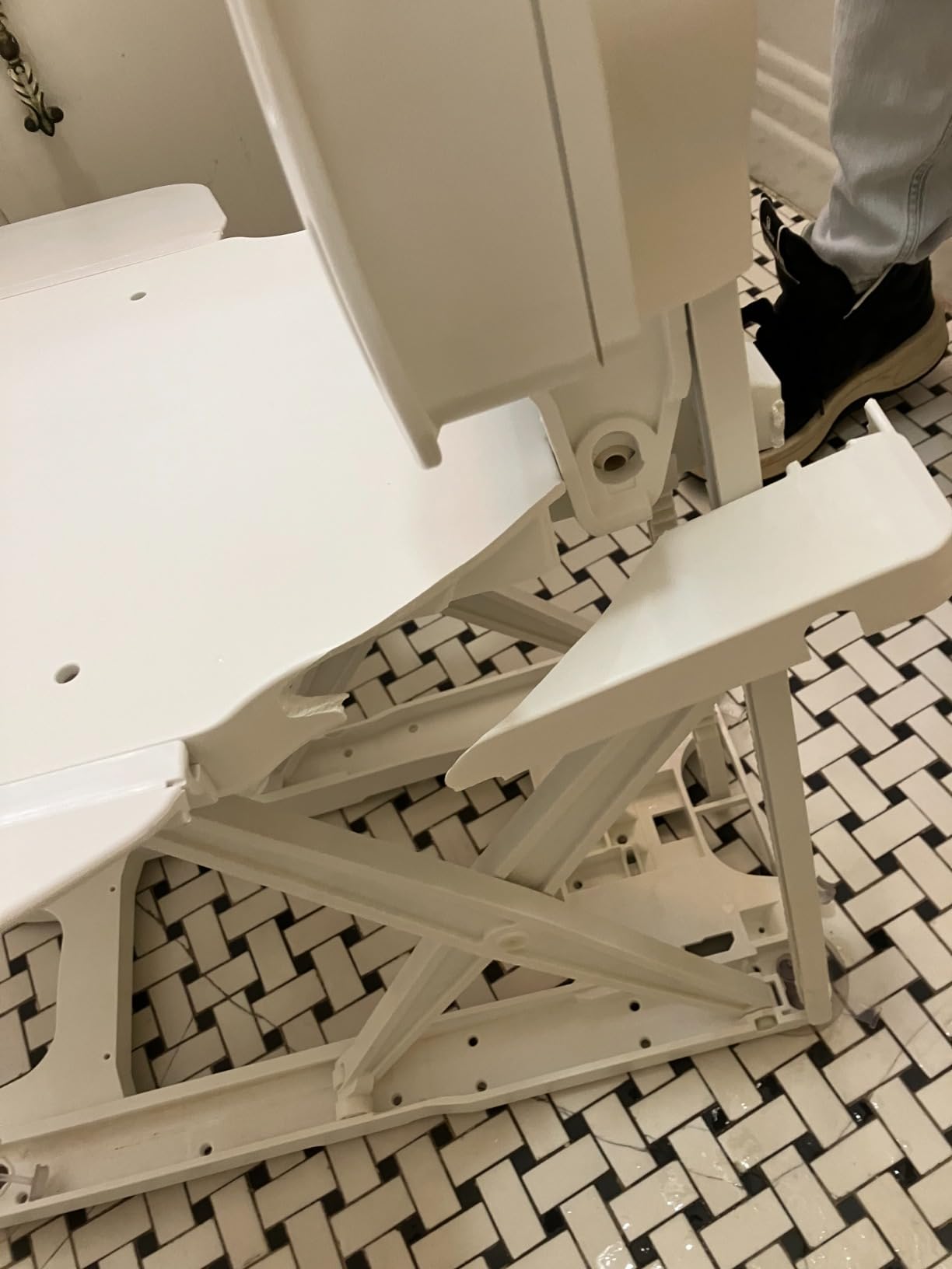Drive Medical Bellavita Dive Bath Lift Chair, Reclining Electric Auto Bath Lifter & Tub Chair Lift, Bathtub Seat Transfer Chair with Open Seat Design, White customer photo 2