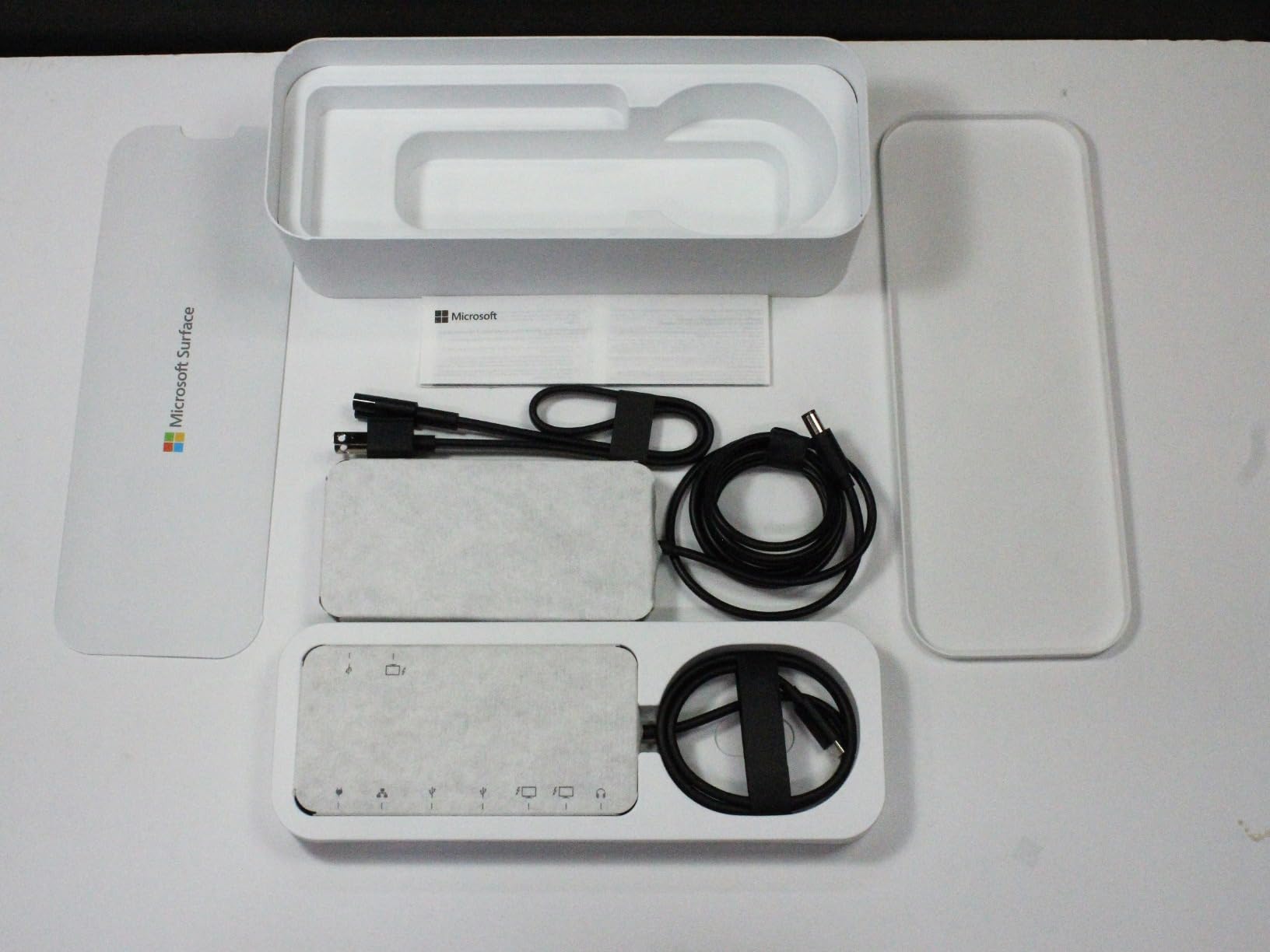 Surface Thunderbolt 4 Docking Station - Black (T8H-00001) customer photo 1