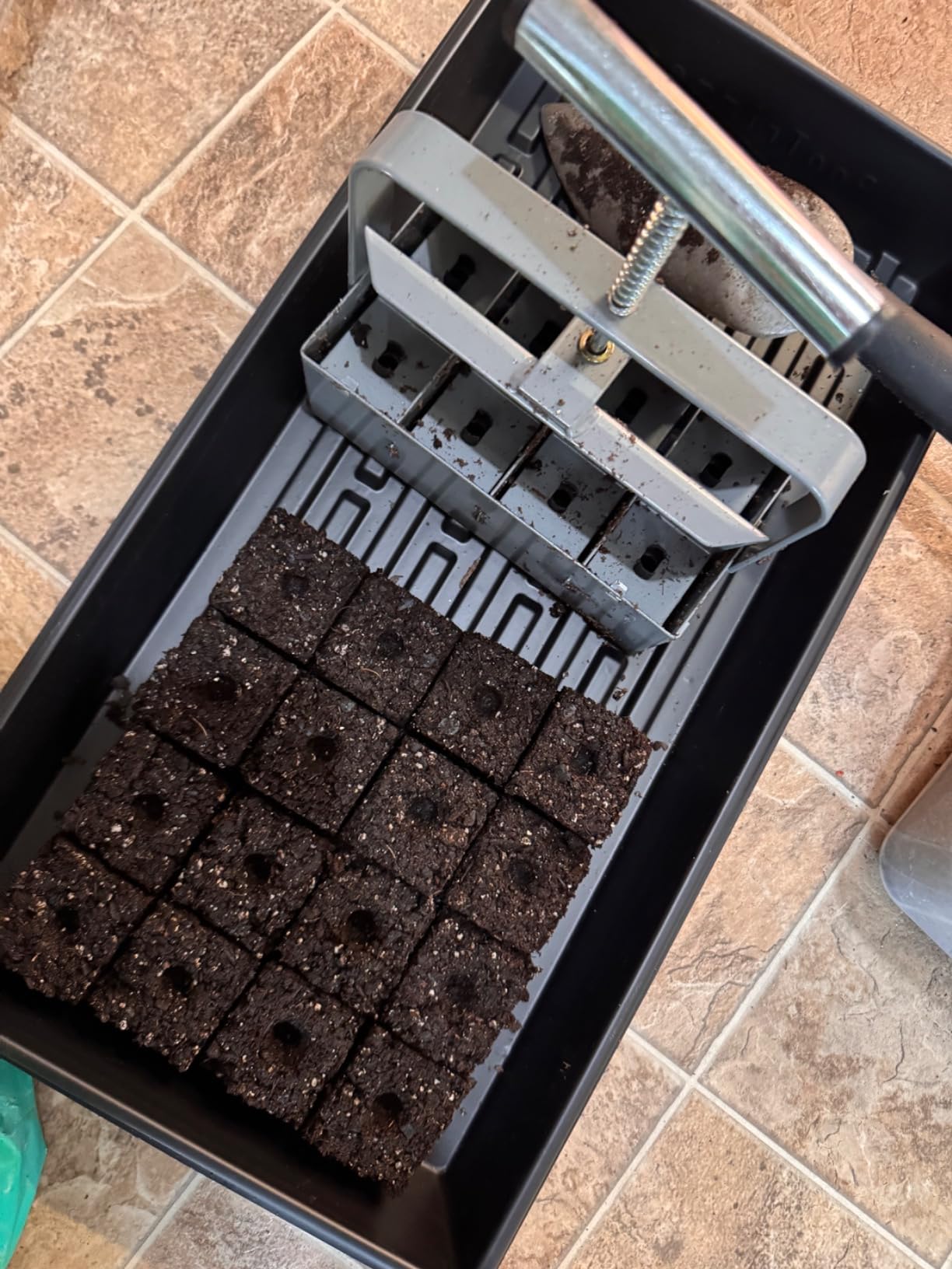 BlumWay Upgraded Soil Blocker, 8 Cell Seed Blocker 2 inch Quad Soil Block Maker Manual with 3 Types of Seed Pins customer photo 1