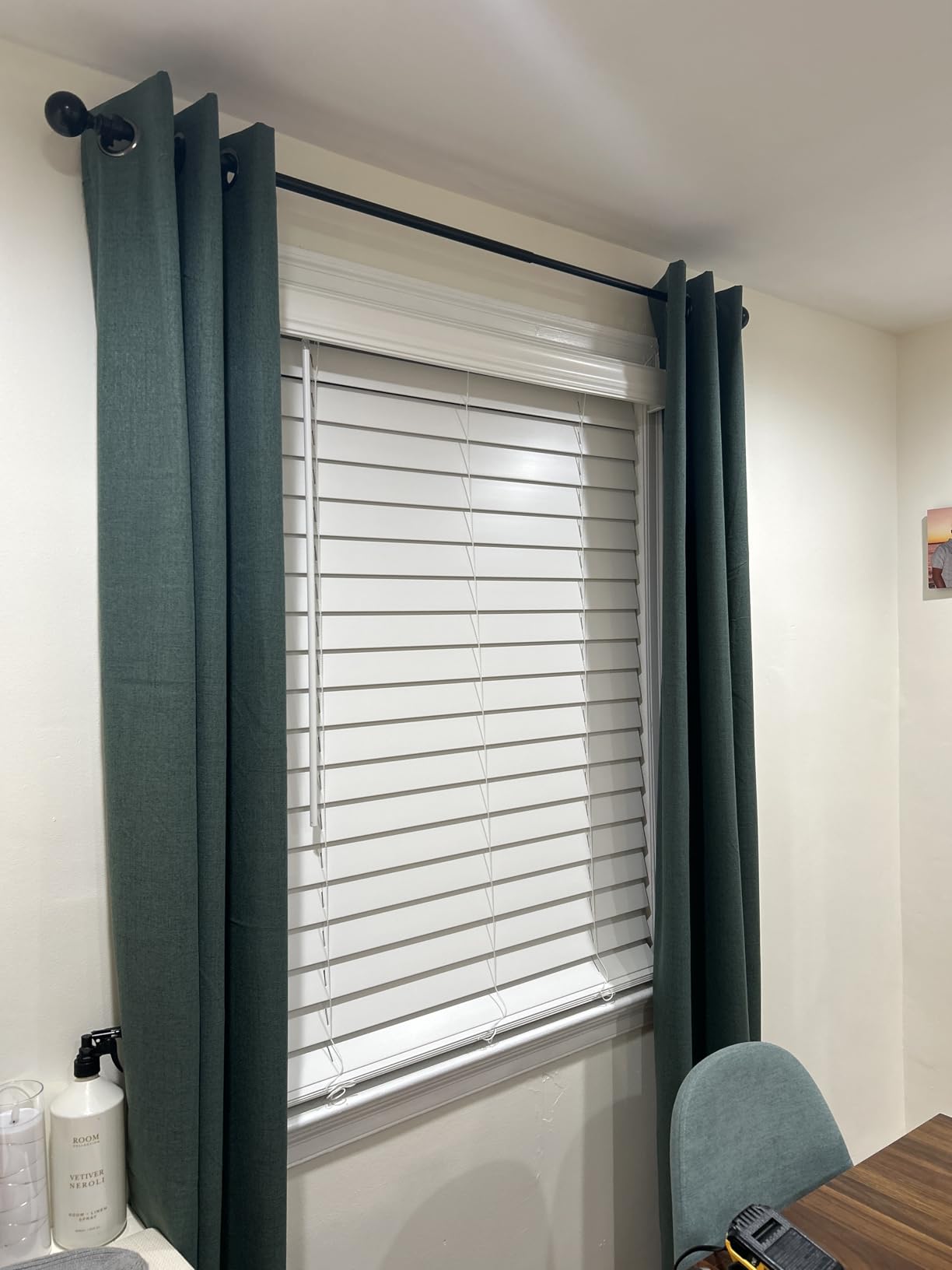 LOTUS & WINDOWARE 2.5-inch Cordless Faux Wood Blind, Plantation Style, 34