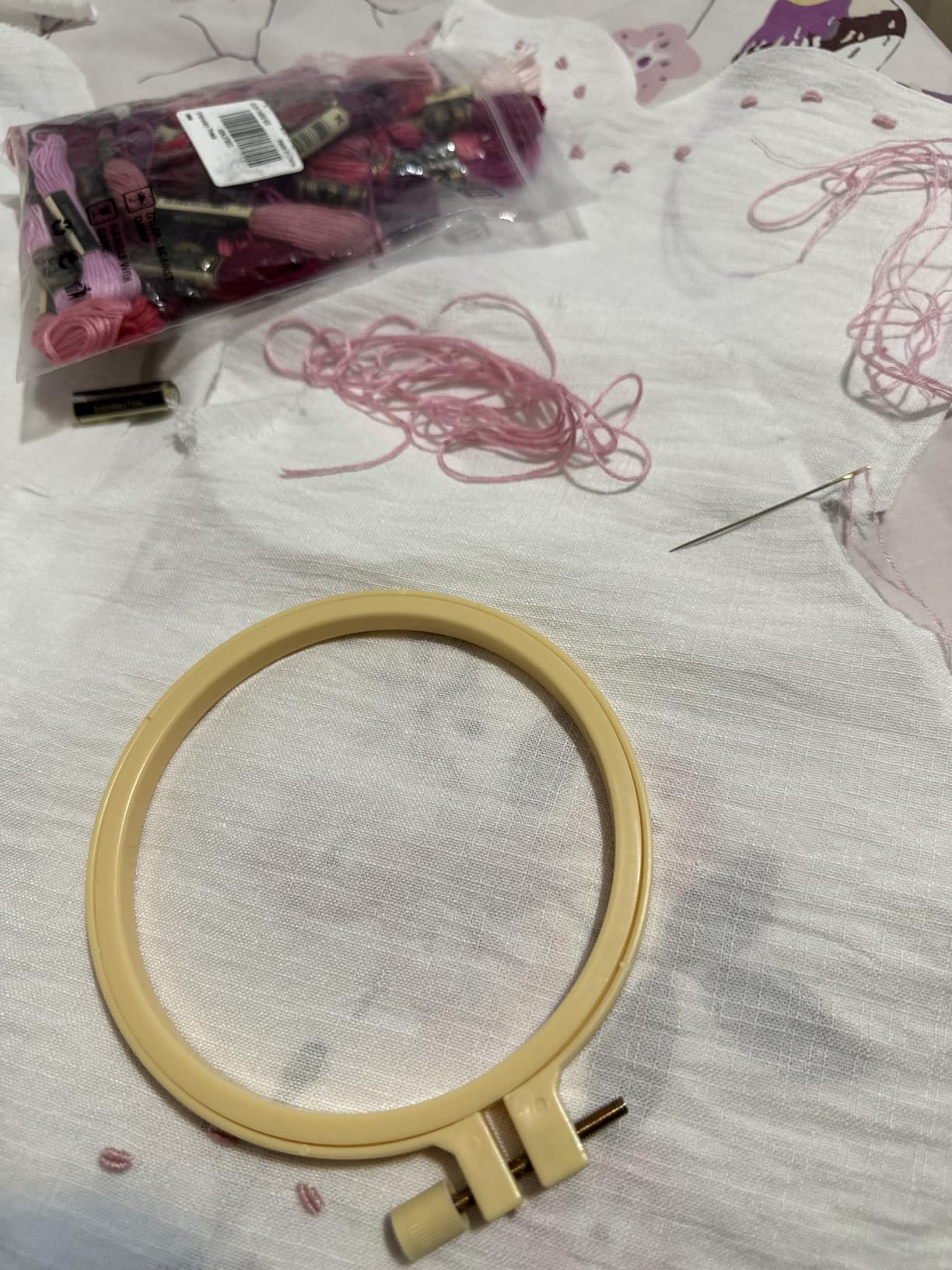 6 Pcs Embroidery Hoop 6 Size, Round Plastic Cross Stitch Hoop with 16 Needles (3.6In to 10.7 in), Small Embroidery Hoop, Cross Stitch Hoops and Frames, Suitable for Embroidery, Craft Sewing customer photo 2