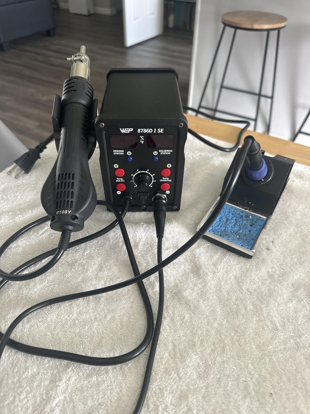 WEP 8786D-I SE Hot Air Soldering Iron Station Kit 2-IN-1 for Rework, Desoldering with Lead-Free Solder Wire, 5 Soldering Tips, 3 Hot Air Nozzles, Tweezers, Desoldering Pump customer photo 1