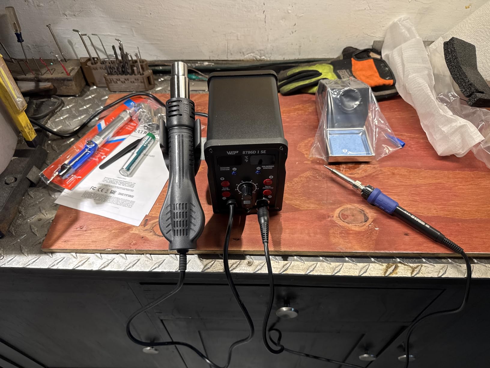 WEP 8786D-I SE Hot Air Soldering Iron Station Kit 2-IN-1 for Rework, Desoldering with Lead-Free Solder Wire, 5 Soldering Tips, 3 Hot Air Nozzles, Tweezers, Desoldering Pump customer photo 2